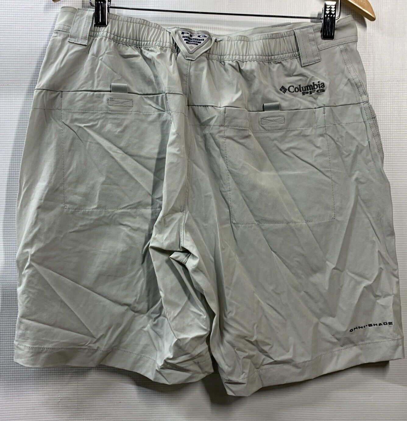Columbia Mens Permit III Shorts Gray Size Medium with Hand, Back, Cargo Pockets