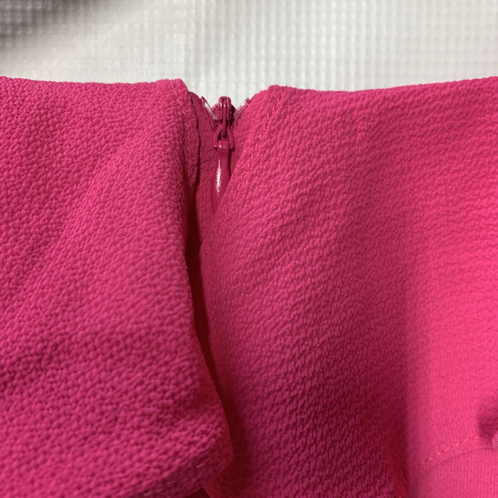 London Times V-Neck Ruffle Detail Long Sleeve Dress Women's Casual Size 6 Pink