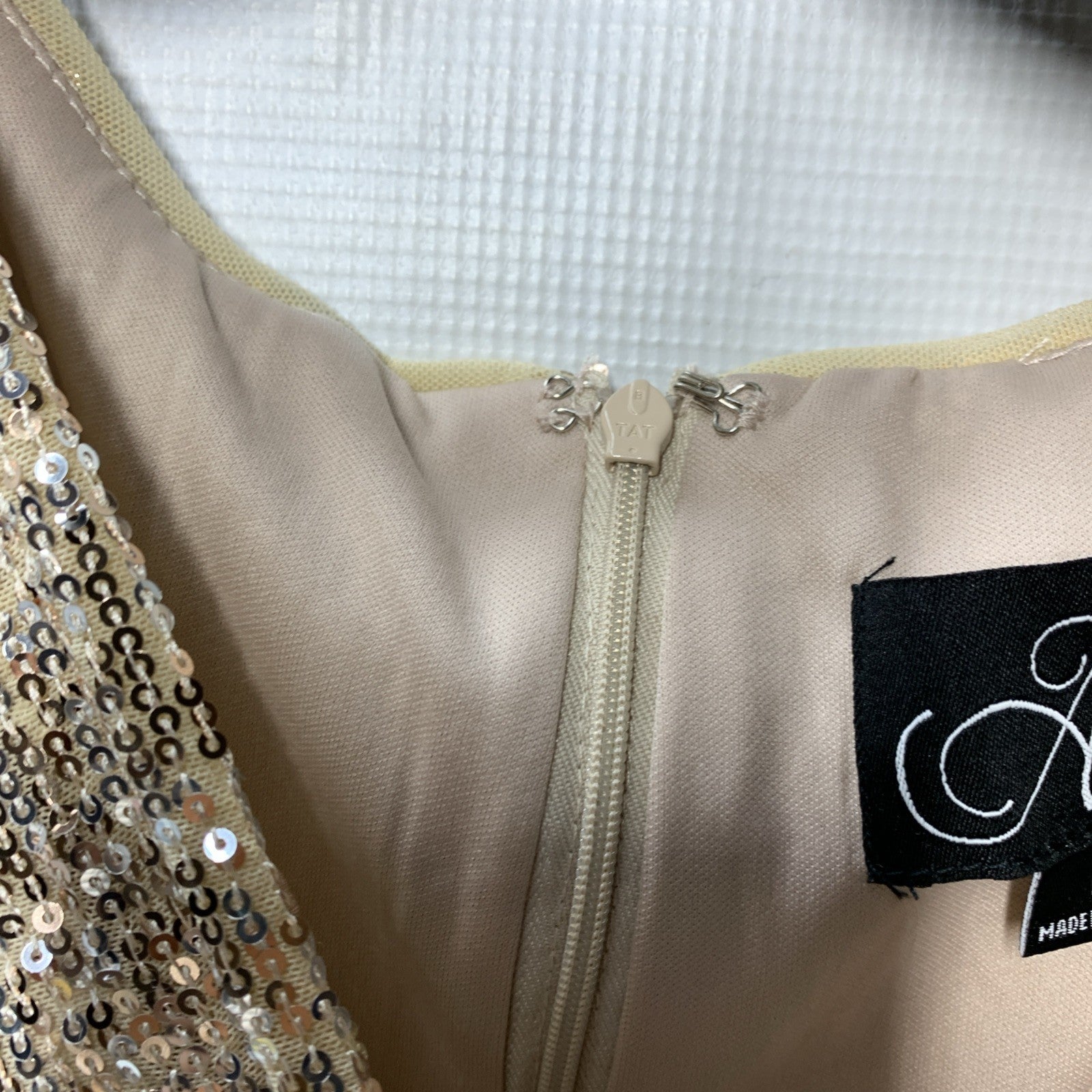 Alex Evenings Women's Ballgown Formal Event Dress V-neckline 3/4 Sleeve Size 6