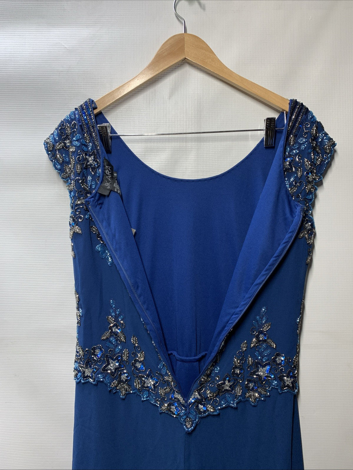 J Kara Women's Cap Sleeve Beaded Top Long Dress Formal Party Timeless Size 6