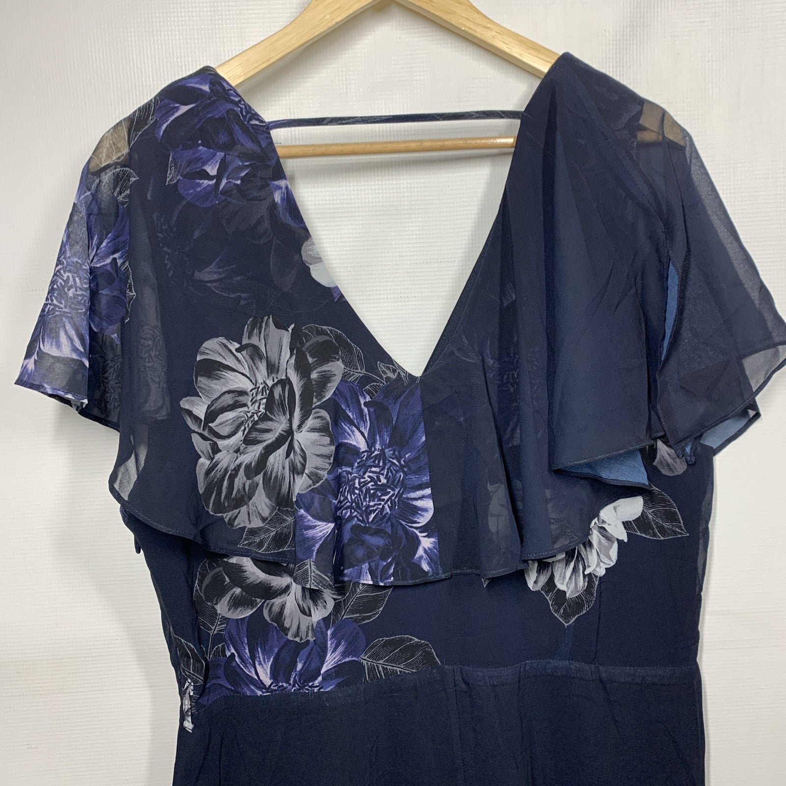 City Chic Plus Size Navy Floral Chiffon Romantic Ruffle Maxi Dress Size 18 V-nec