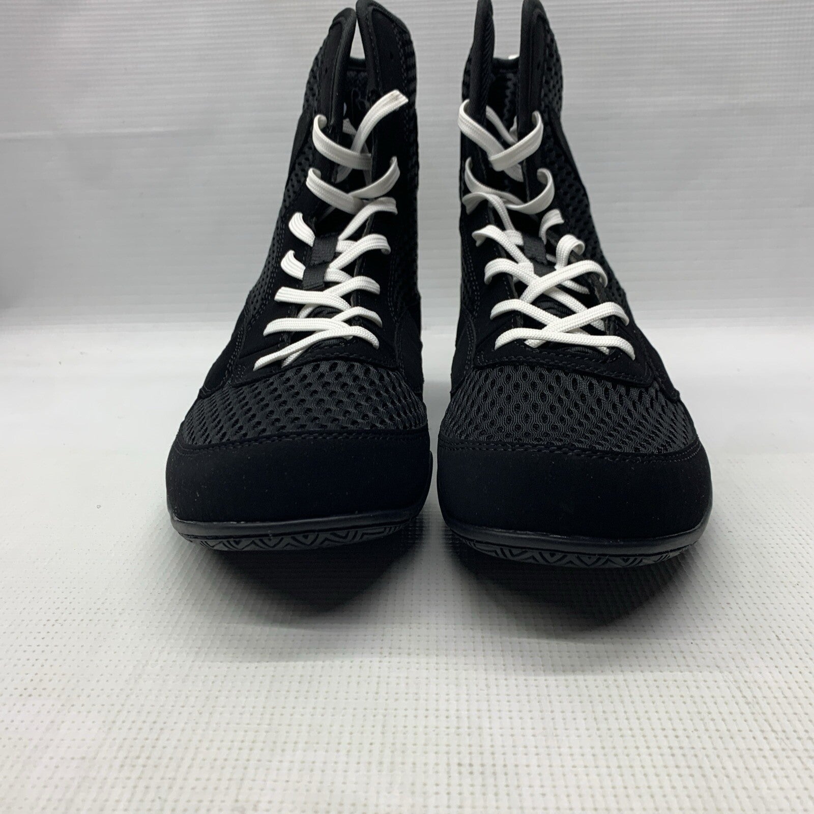 Venum Contender Mens 8.5 High Top Boxing/MMA Shoes Black/White Mid-cut Lace-up
