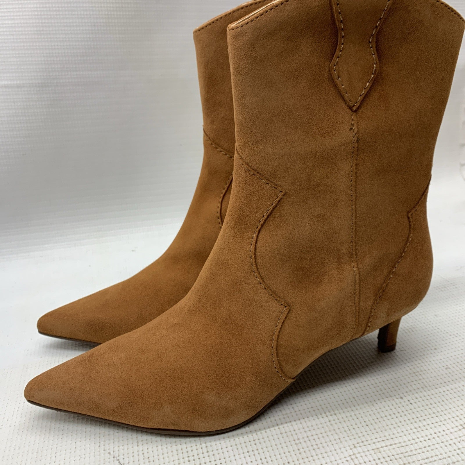 Seychelles Dallas Women's Boot Dallas Suede Tan Pointed Toe IB03075 Size 6.5