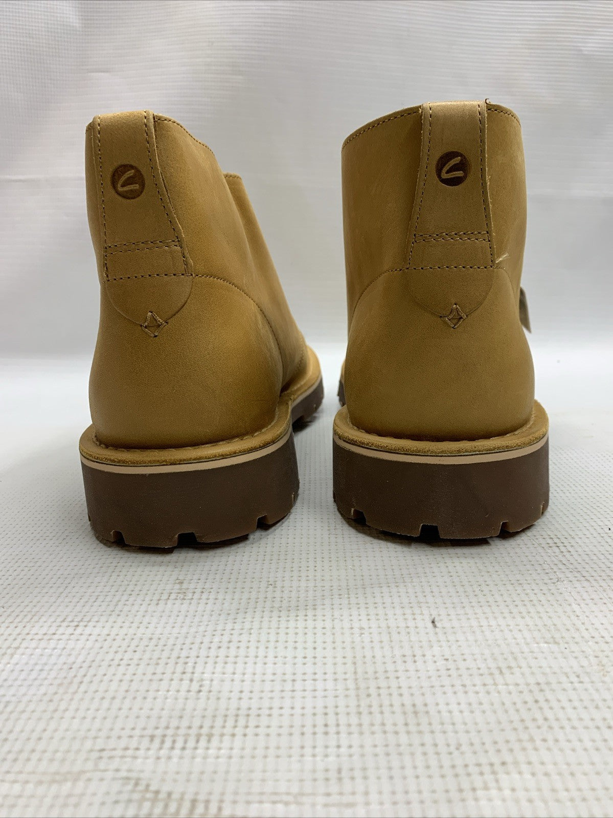 Clarks Men's Overdale Mid Oxford Boot Wheat Nubuck 26168723-298 Size 13 Lace-Up