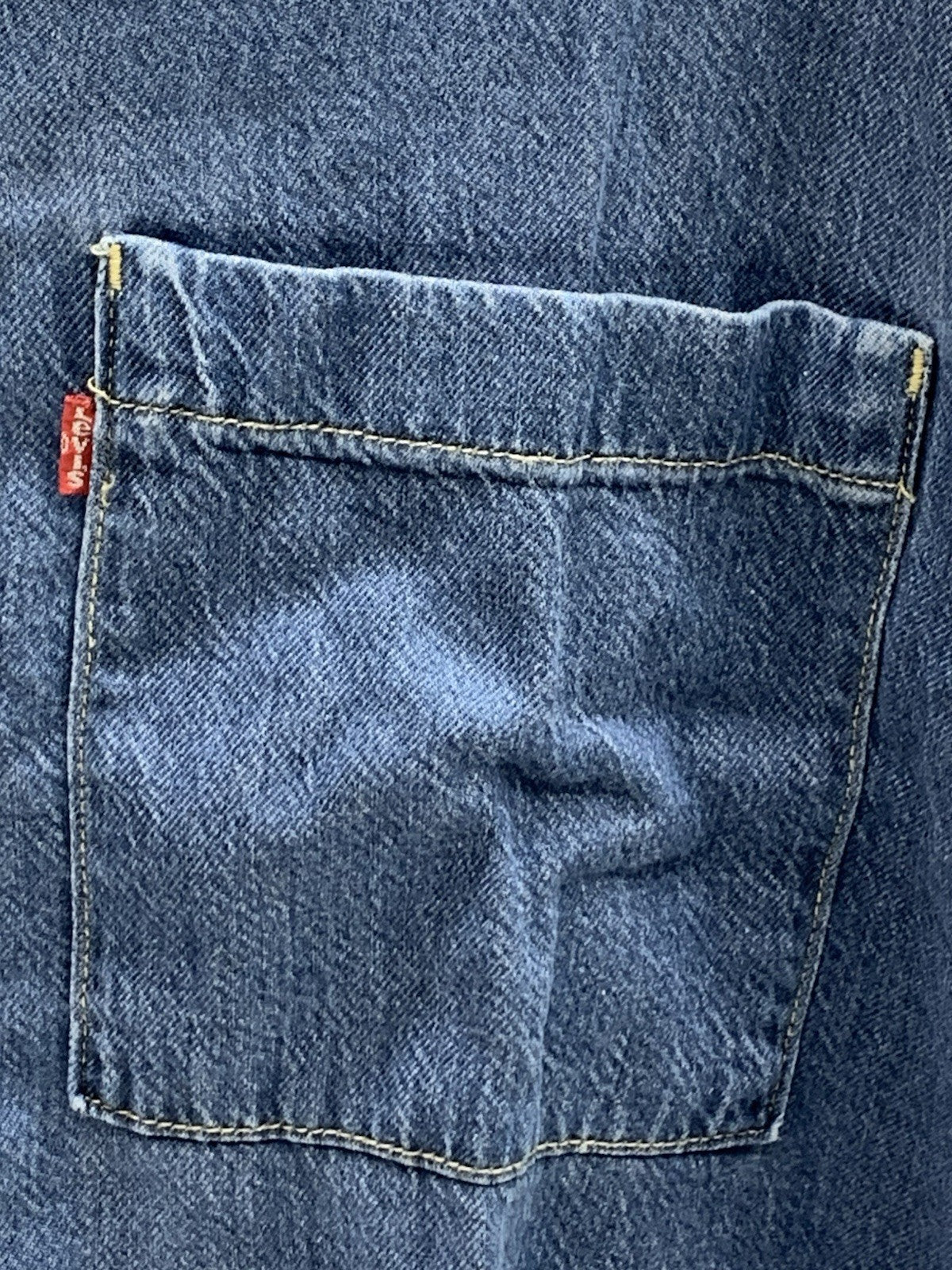 Levi’s Denim Shirt Women’s Size XL Classic Standard Fit Travel Beach Casual