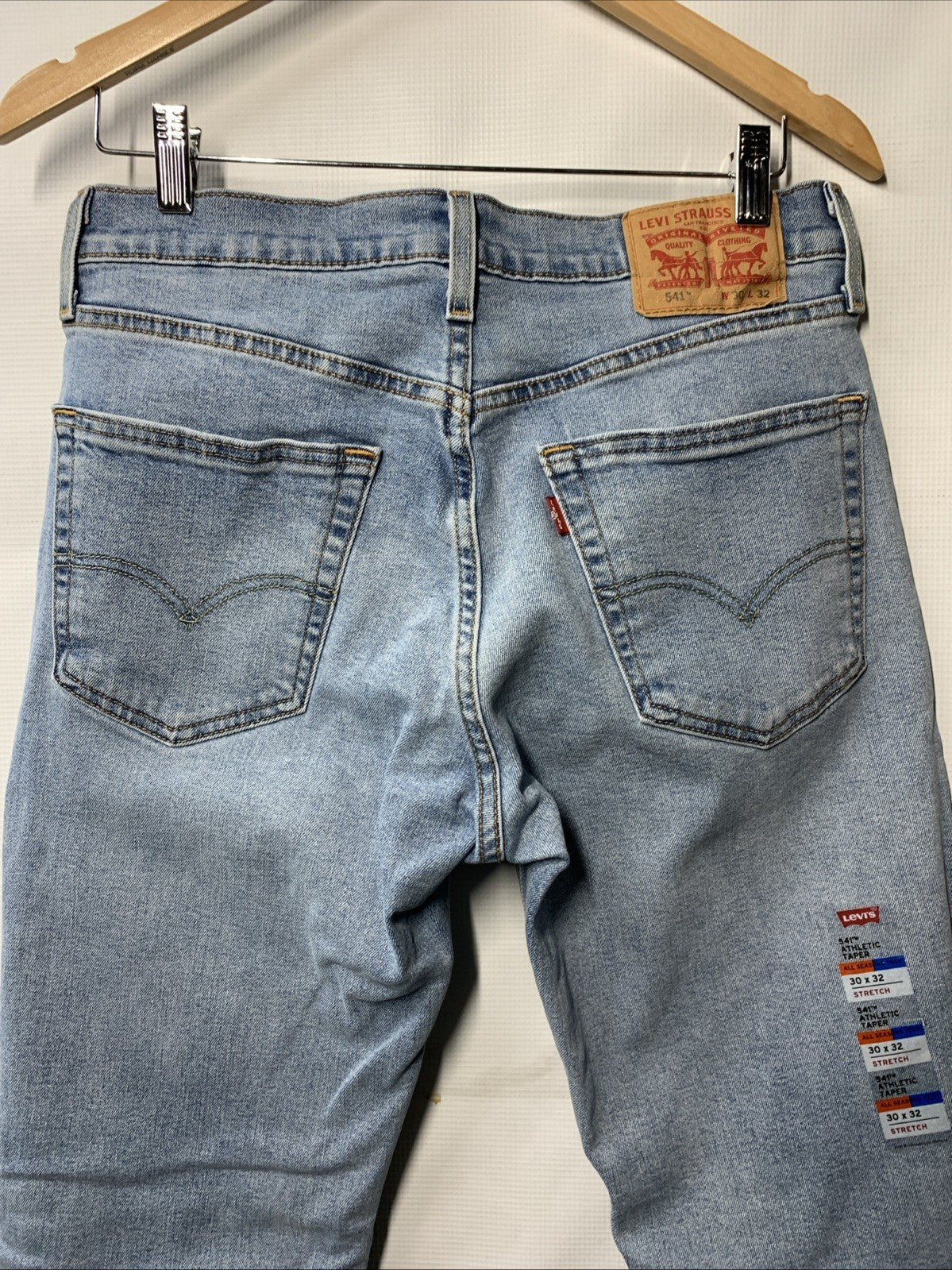 Levi's 541 Jeans Slim Fit Straight Leg Long Pants Athletic Taper w/Pockets 30x32