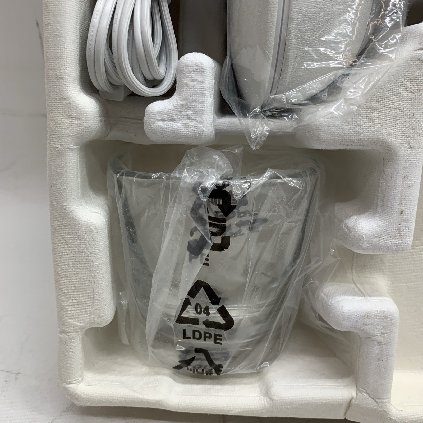 Philips Sonicare Diamond Clean White/ Pink Electric Toothbrush Read - NO HEAD