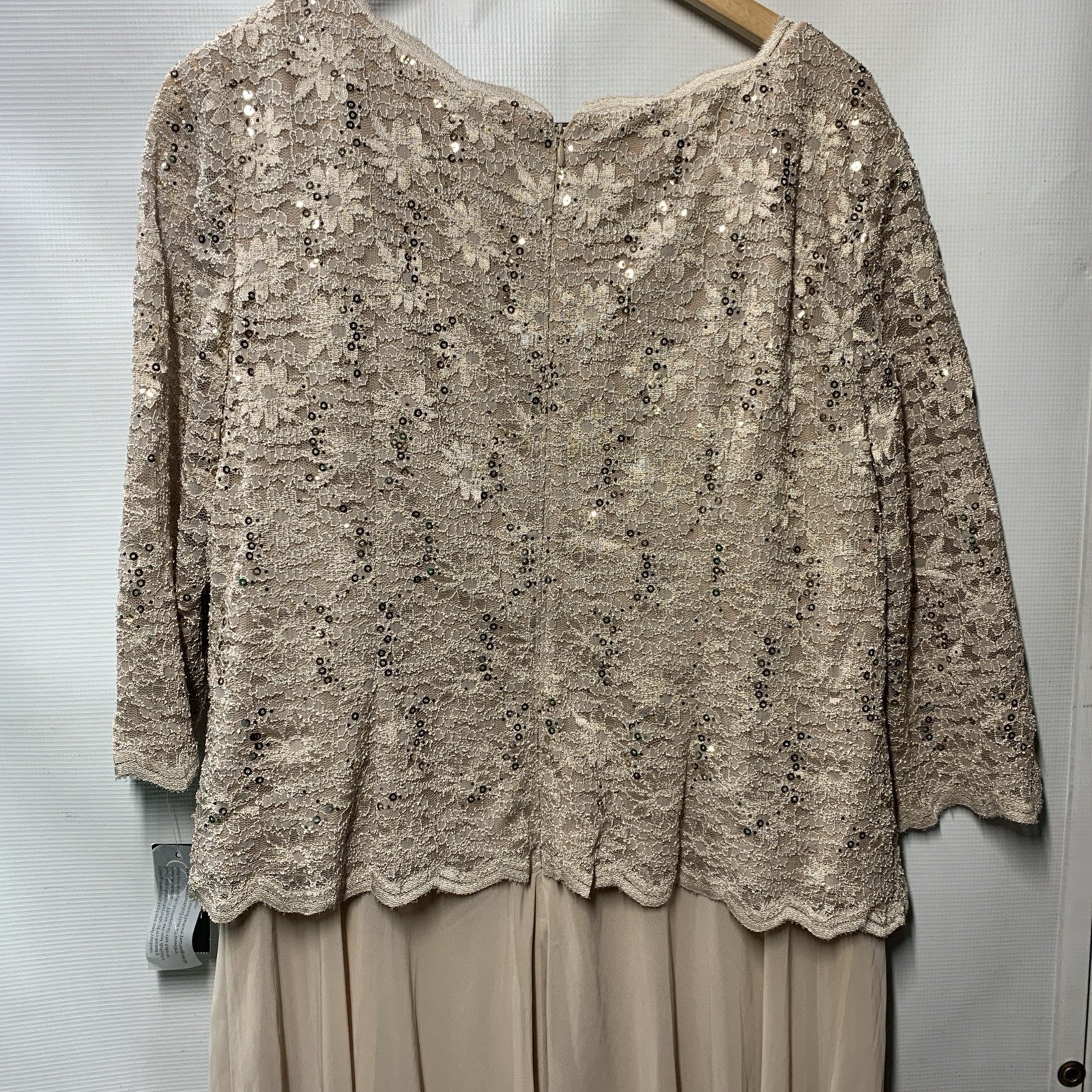 Alex Evenings Women's Tea Length Embroidered Bodice 3/4 Sleeve Size 18W Taupe