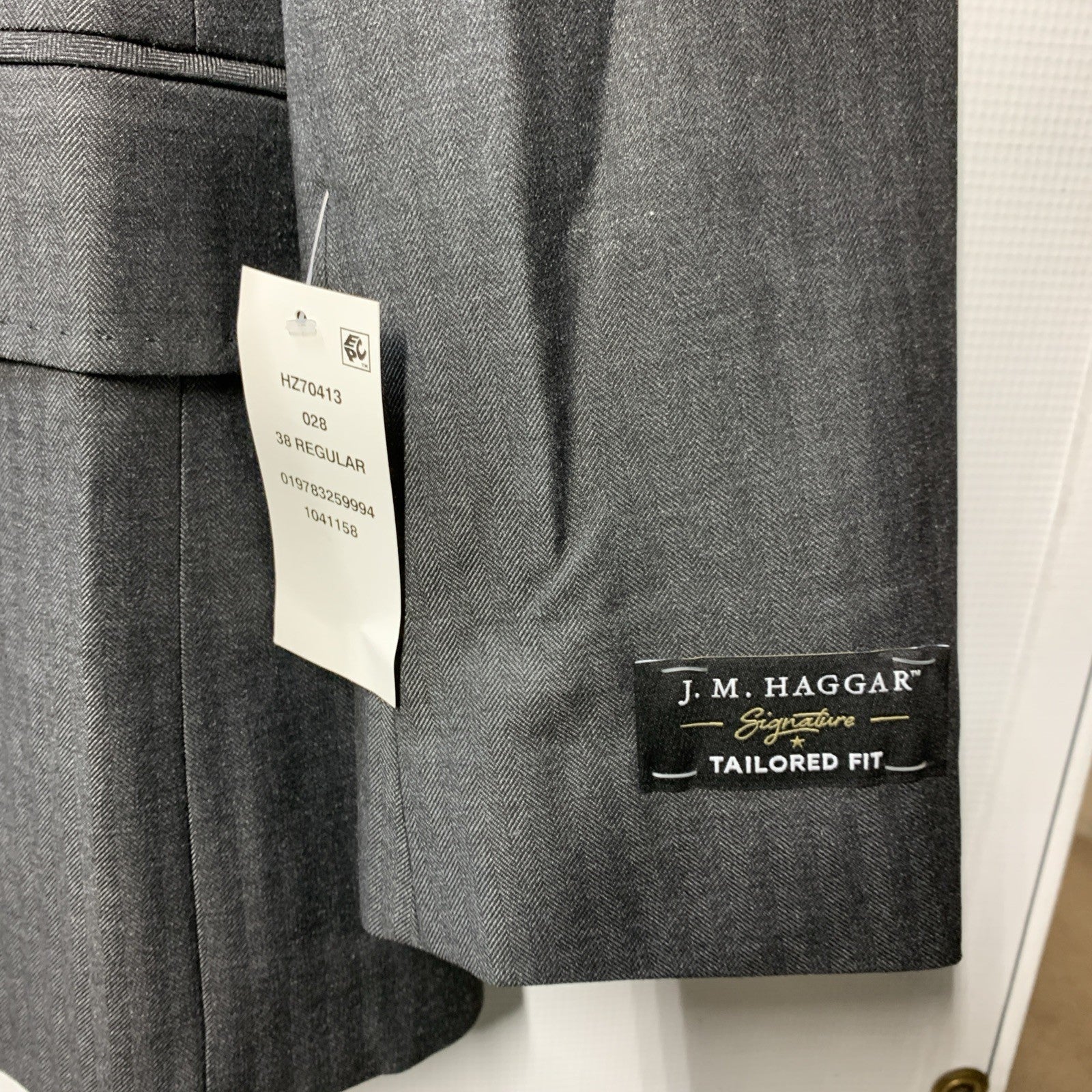 Haggar Men's Travel Performance Tailored Fit Suit Long Sleeve Regular Size 38