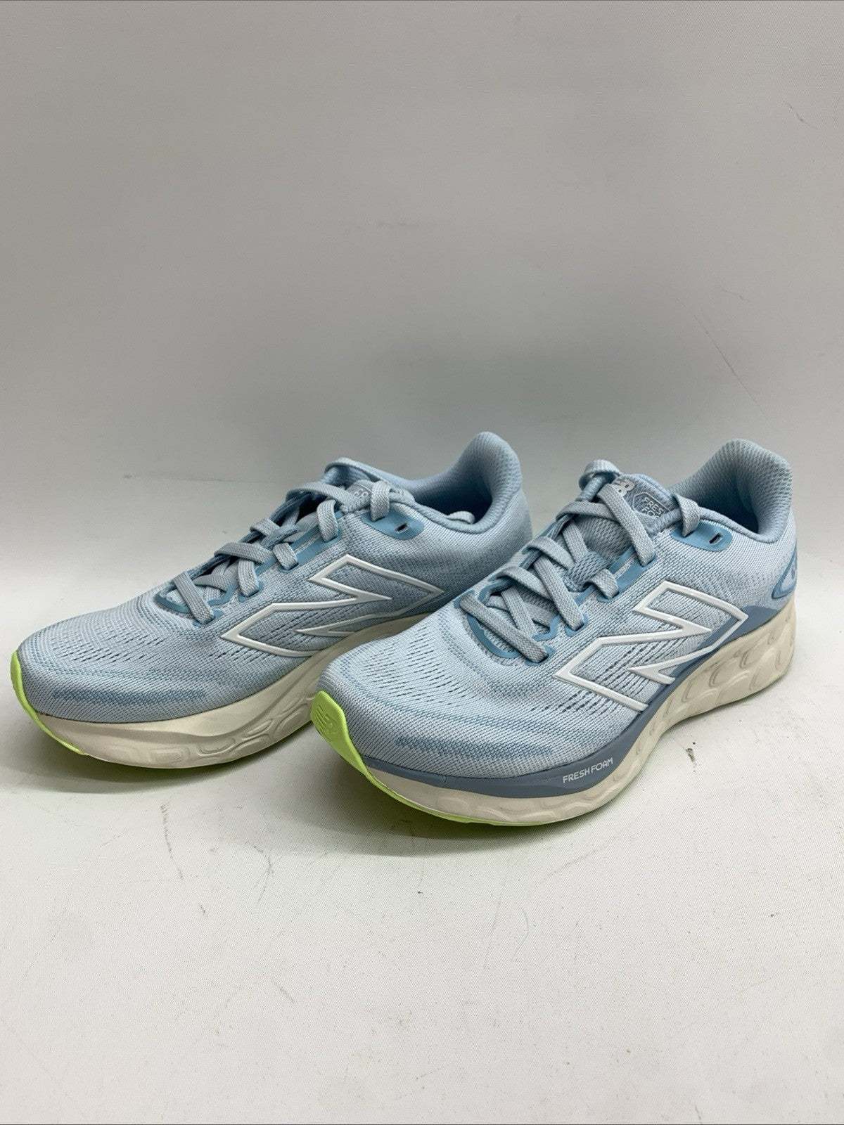 New Balance Women's Fresh Foam W680LT8 Running Shoes Lightweight Sz 5.5 Lace-up