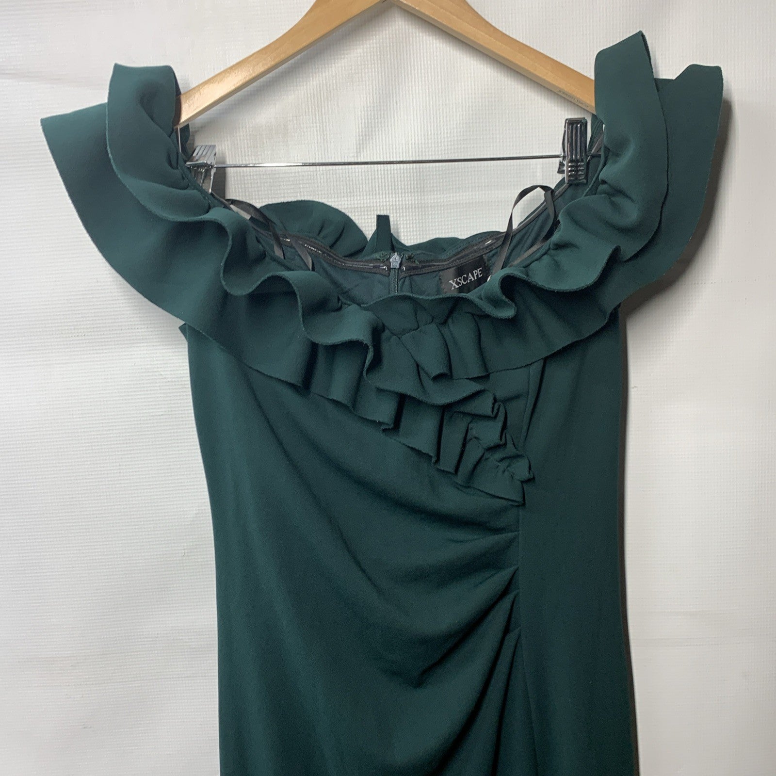 Xscape Women Anya Scuba Crepe Off The Shoulder Chiffon Ruffle Gown Dress Size 12