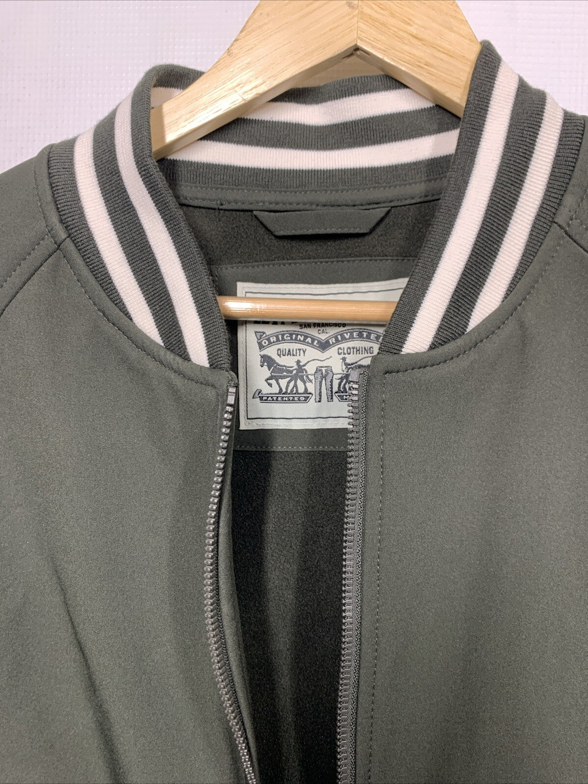 Levi's Men's Softshell Varsity Bomber Jacket Green Large LM3OP700 Long Sleeve