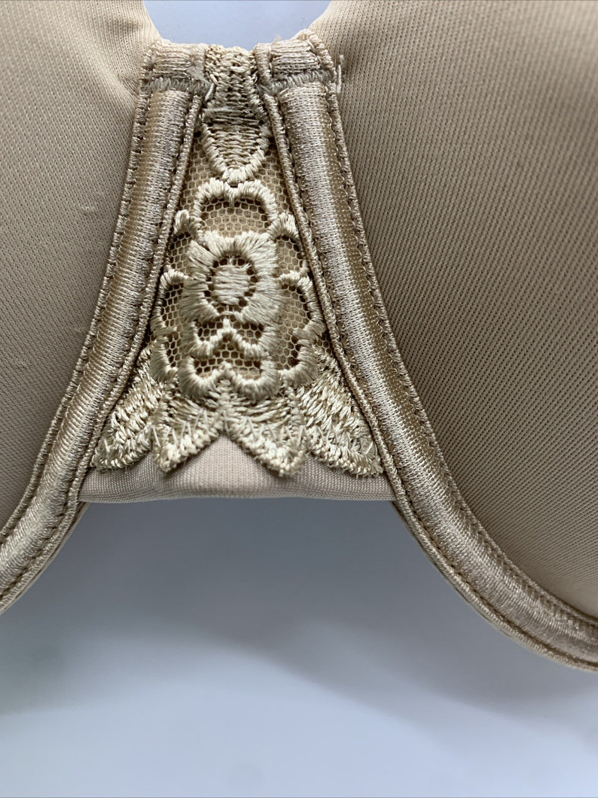 Vanity Fair Beautiful Benefits Contour Back Smoother Bra 76380 Size 38DD Beige