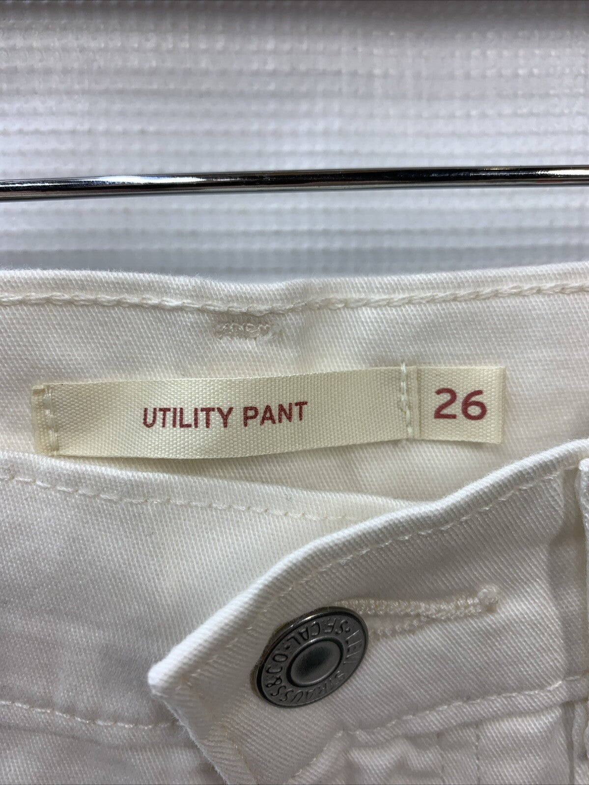 Levi's Women's Utility Long Pant Size 26x27 White A75430002 Loose with Pockets
