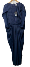 Halston Starla Gown Long Elegant Party Formal Fully Lined Cape Sleeve Size 8