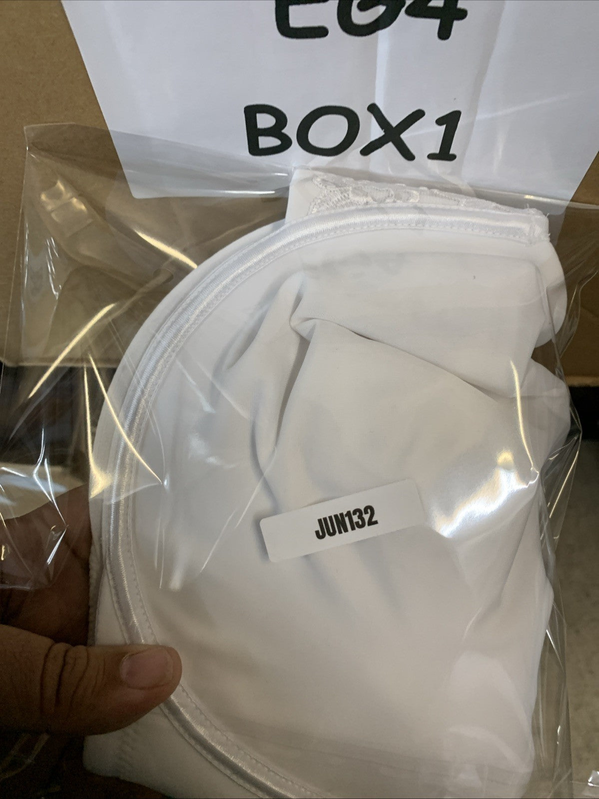 Vanity Fair Beauty Back Smoothing Full Figure Minimizer Bra 76080 Size 34H White