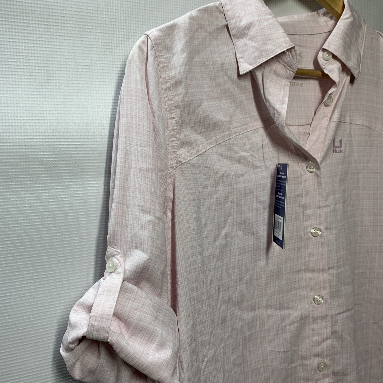 Huk Women's Standard Tide Point Long Sleeve Collared Fishing Shirt Pink Medium