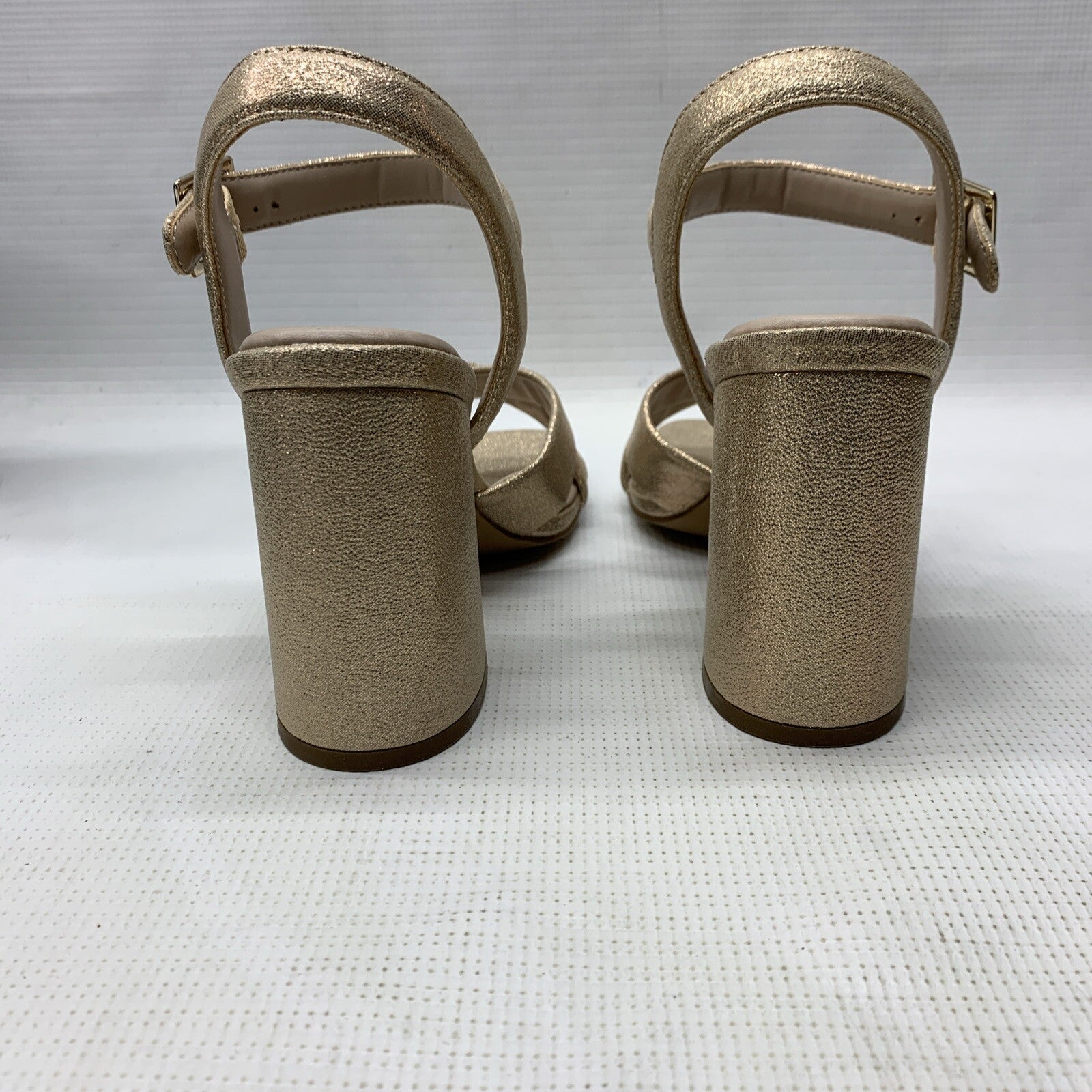 Kenneth Cole New York Women's Lessia Wedge Heeled Sandal Size 8.5 Light Gold