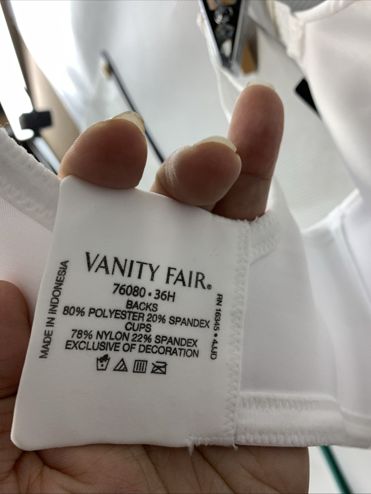 Vanity Fair 76080 Women's Beauty Back Smoothing Underwire Size 36H Star White