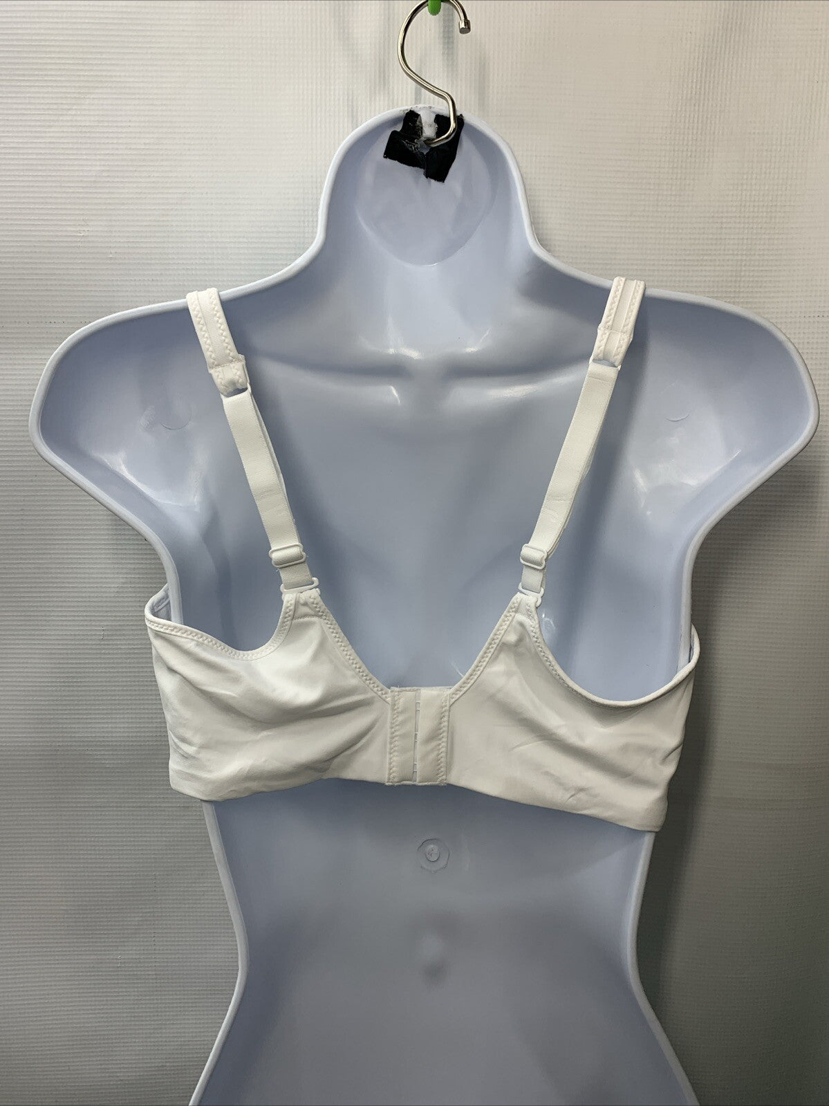 Bali Women's One Smooth U Ultra Light Illusion Neckline Underwire Bra Size 38D