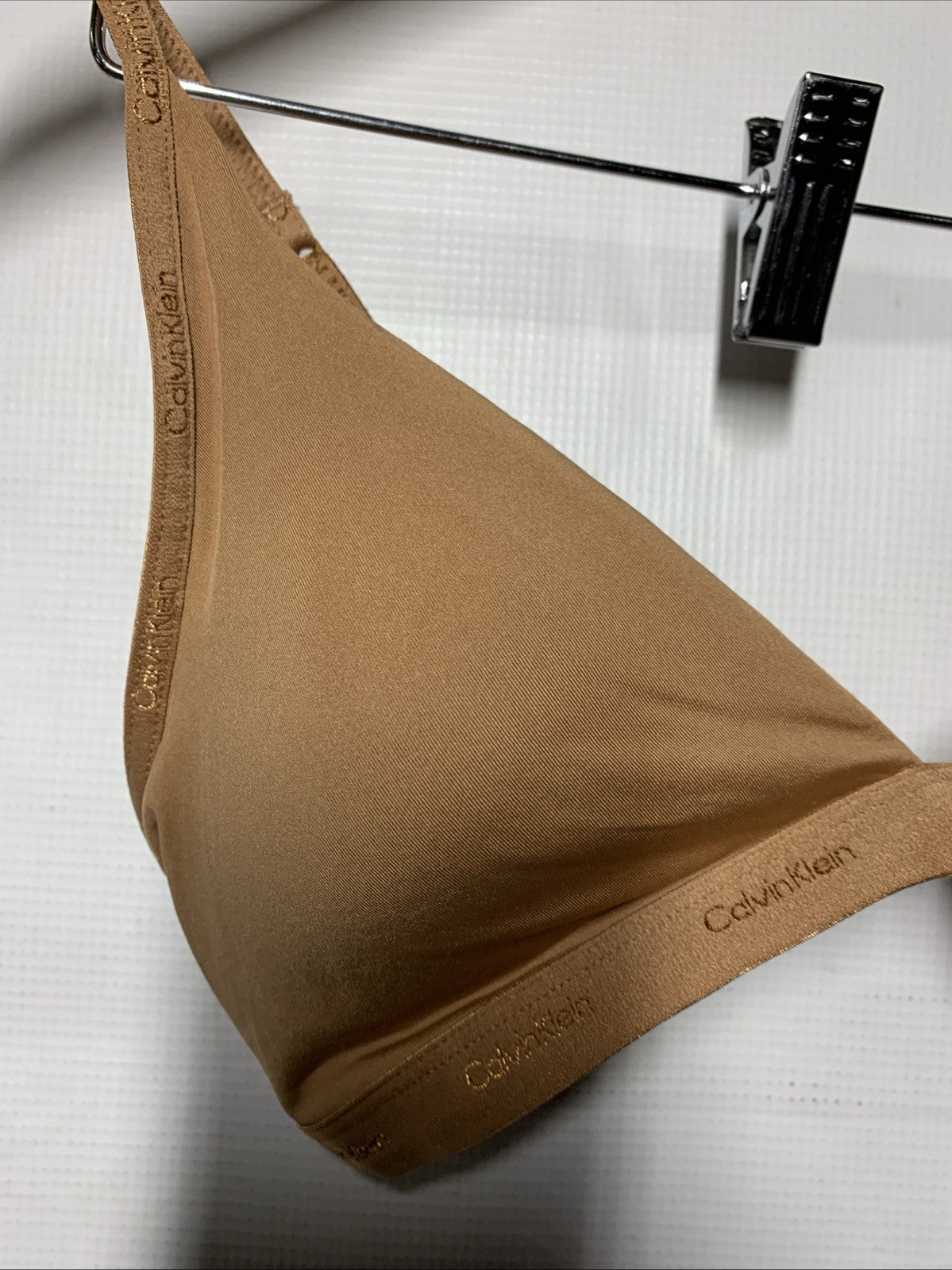 CALVIN KLEIN Women's Lightly Lined Triangle Bralette Wireless Seamless Medium