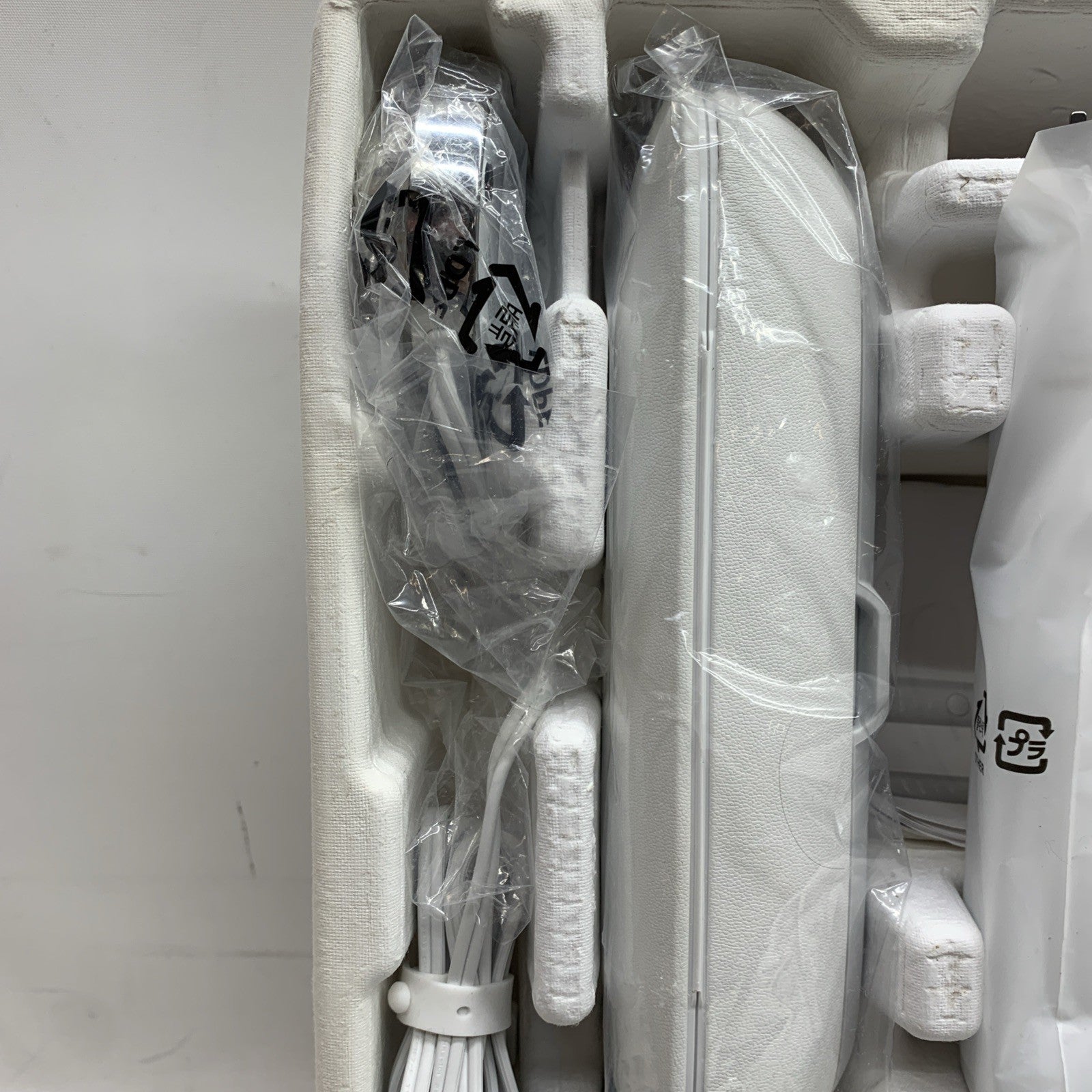 Philips Sonicare Diamond Clean White/ Pink Electric Toothbrush Read - NO HEAD