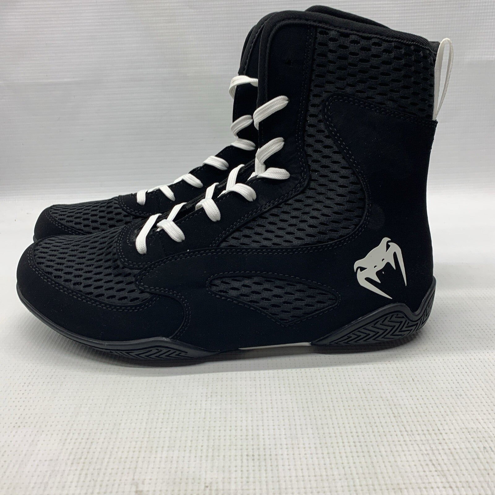 Venum Contender Mens 8.5 High Top Boxing/MMA Shoes Black/White Mid-cut Lace-up