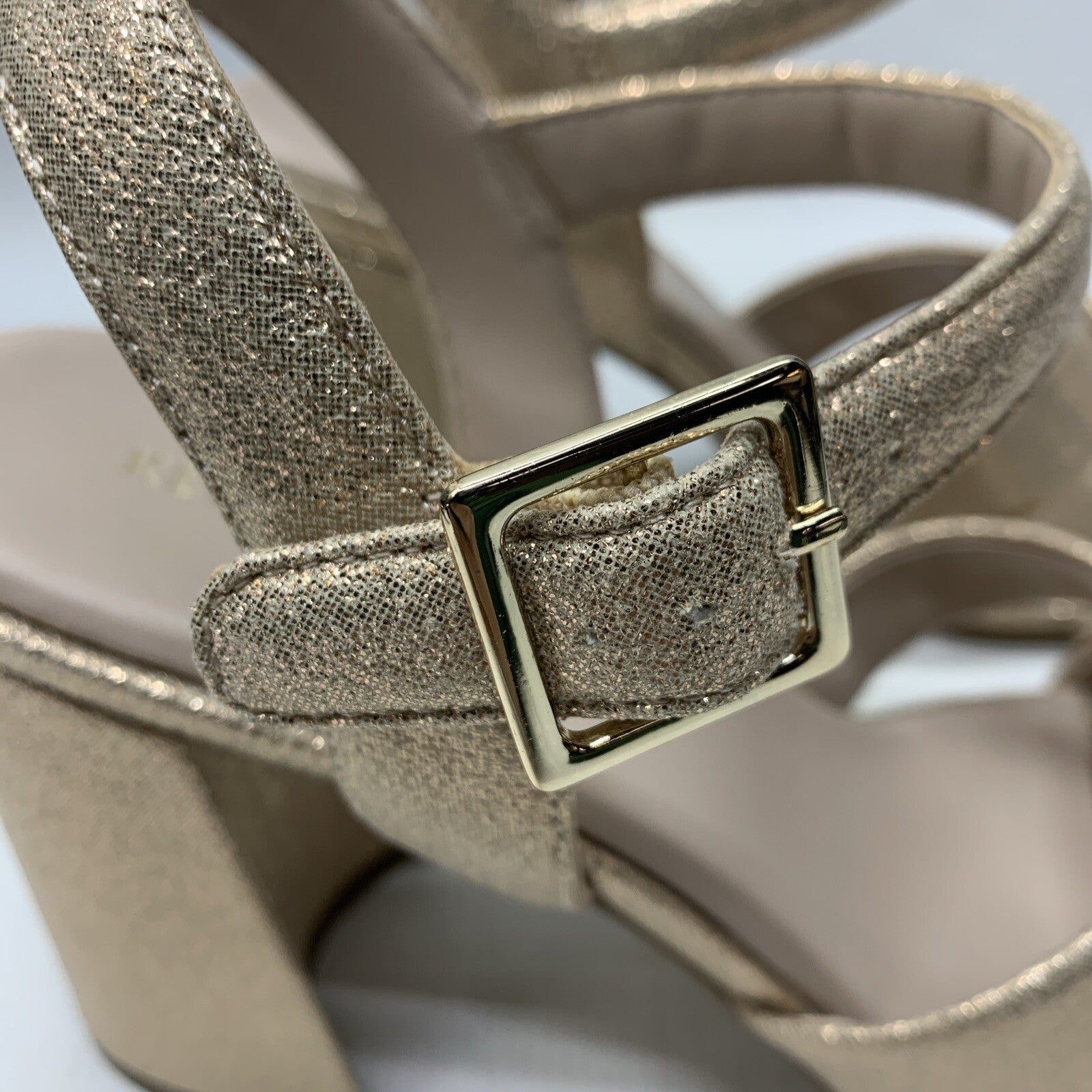 Kenneth Cole New York Women's Lessia Wedge Heeled Sandal Size 8.5 Light Gold