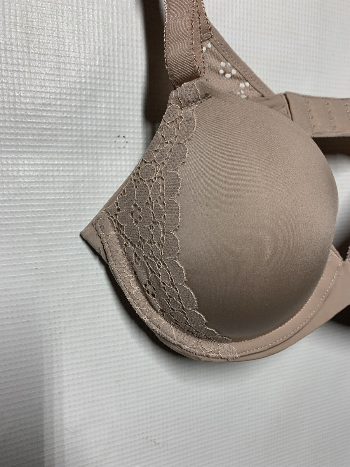 Maidenform DM7543 one-fab-fit modern demi t-shirt bra in light beige, underwire, lightly lined, 34B, with smooth cups.