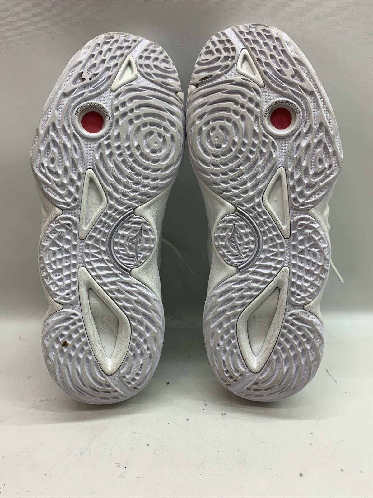 Mizuno Enerzy Women's Wave Momentum 3 Volleyball Shoe White Size 9 Lace-up Sneak