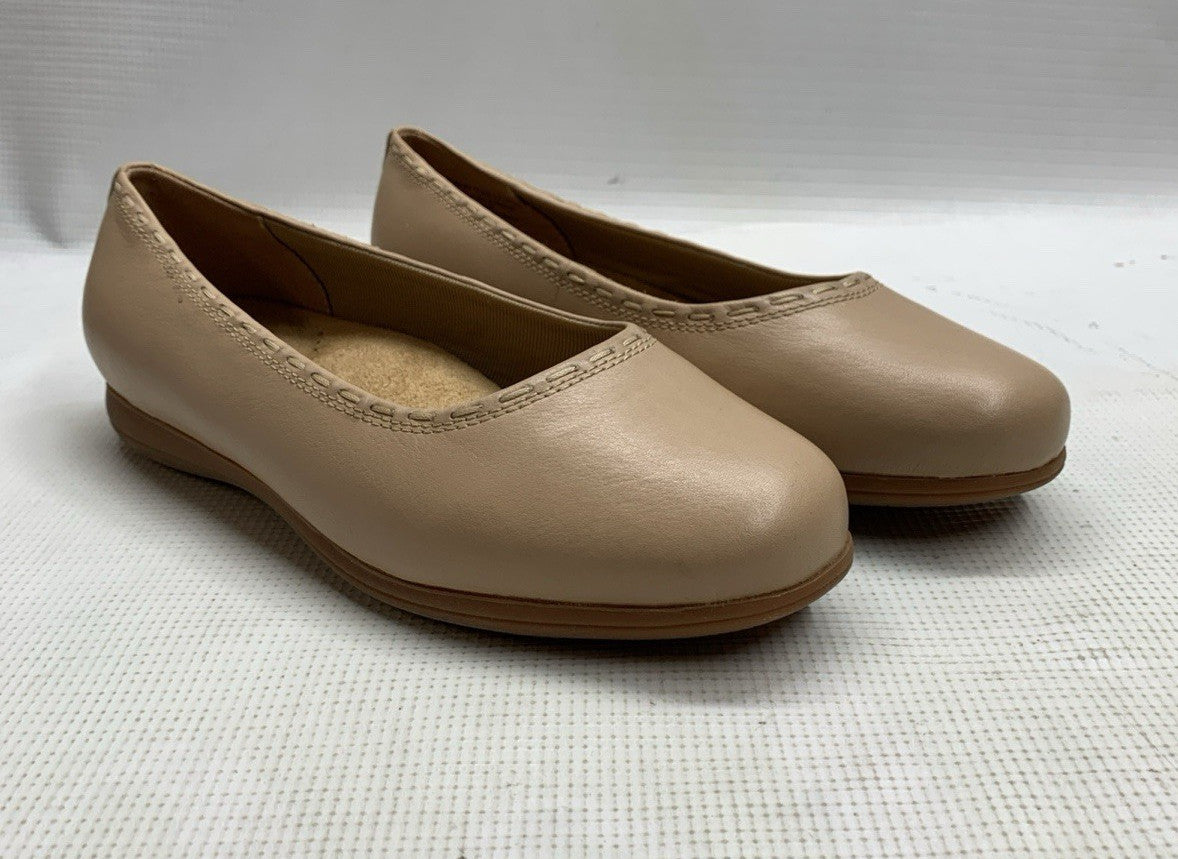Trotters T2217-130 Dixie Leather Ballet Flat Beige Women's Size 7WW Slip-on Shoe