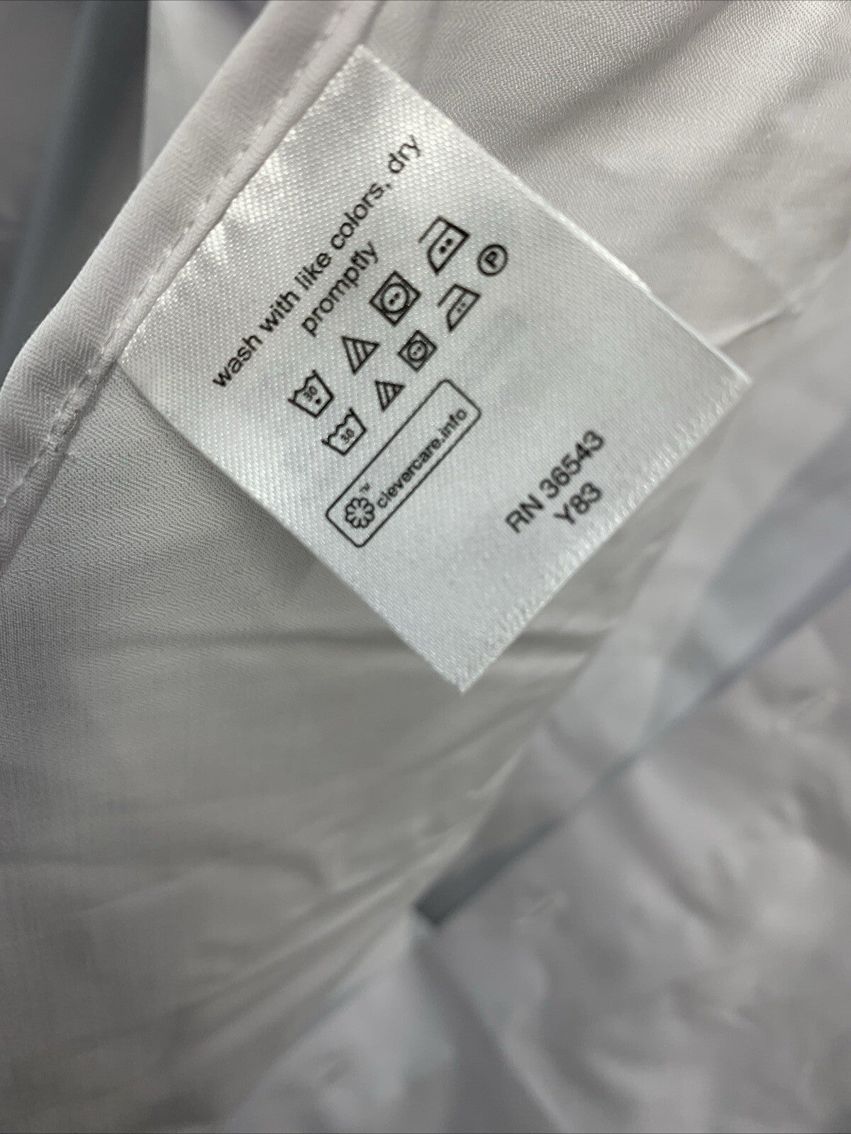 Calvin Klein Men Slim-Fit White Herringbone Non-Iron Dress Shirt Size 14.5 32/33