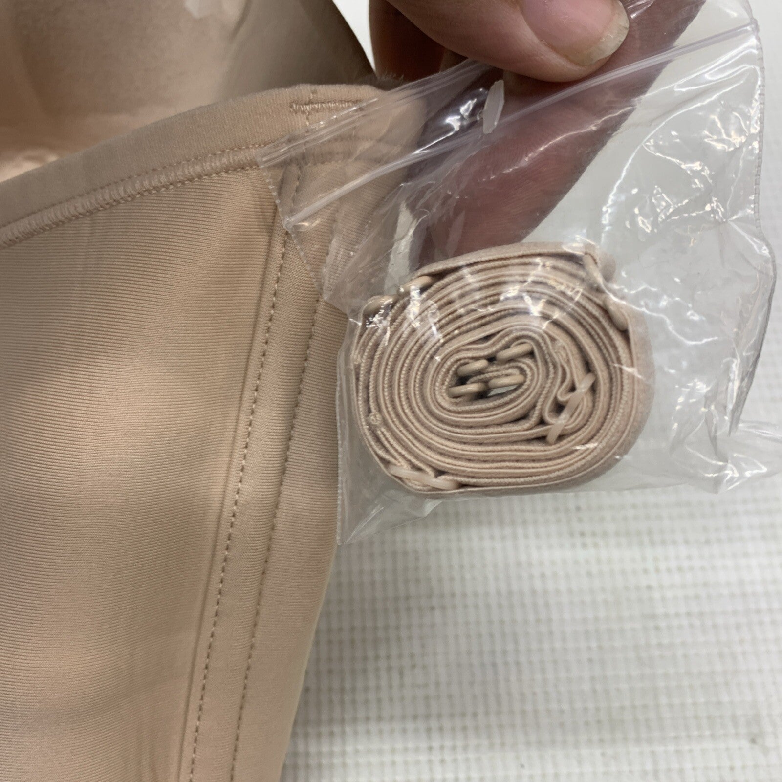 Vanity Fair Beauty Back Underwire Smoothing Convertible Strapless Bra 42DDD Nude