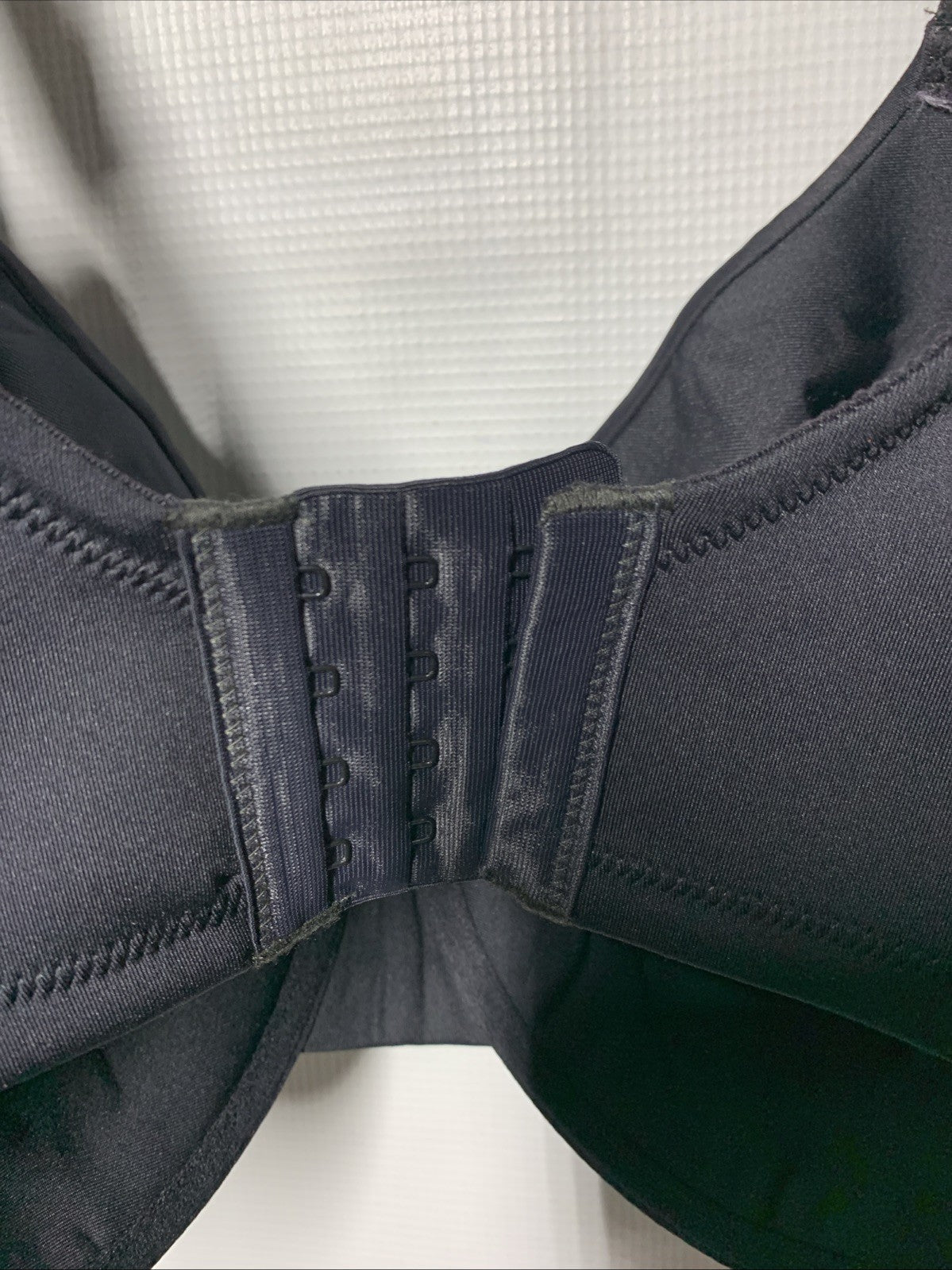 Black Vanity Fair 76080 Beauty Back Smoothing Full Figure Minimizer Bra in size 34H, shown on a mannequin.