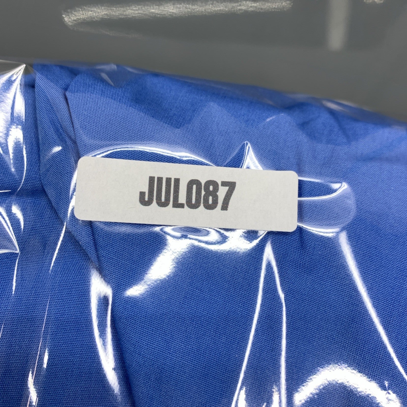 Van Heusen Men's Long Sleeve Dress Shirt Regular Fit Poplin Solid Size 2XL Blue