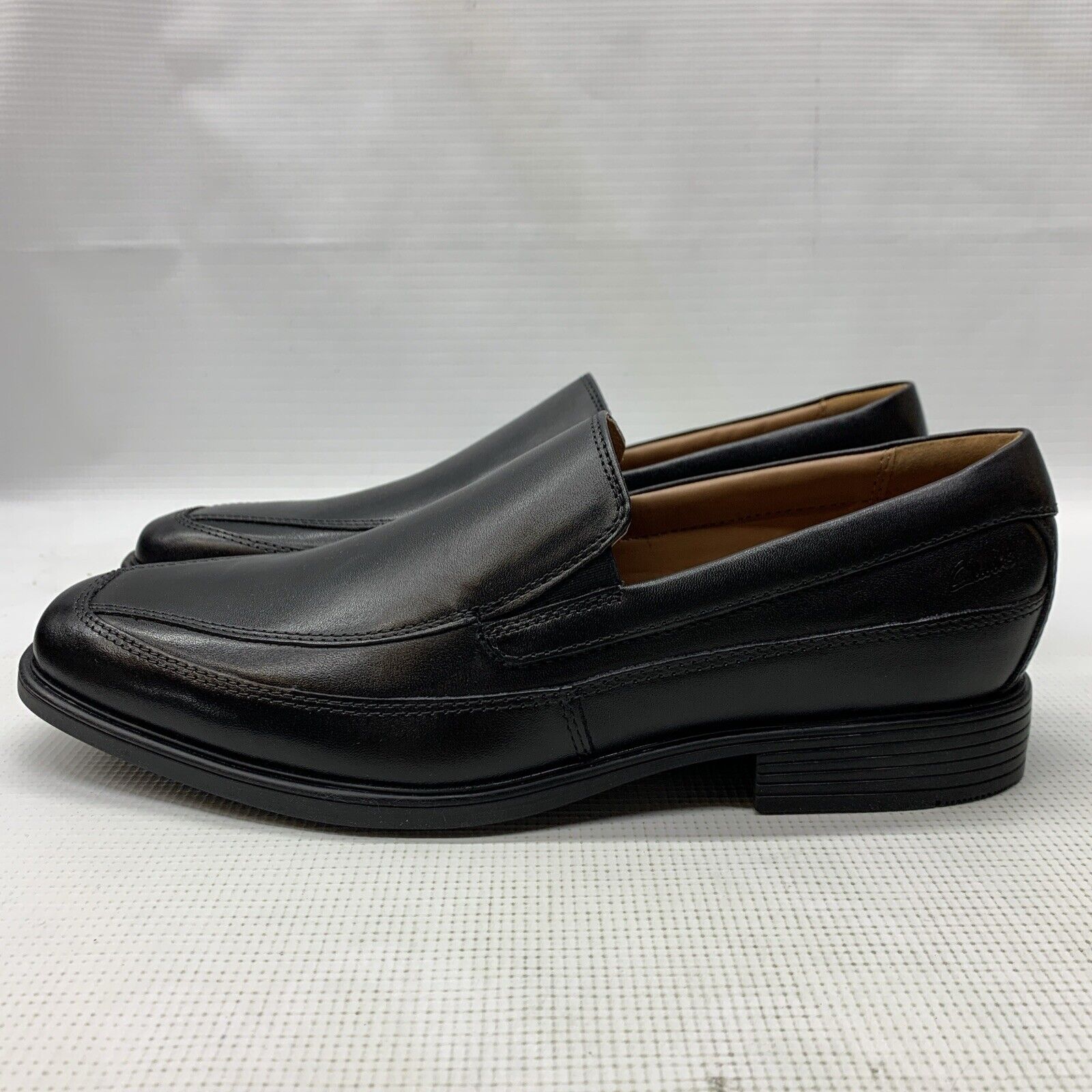 Clarks Mens Tilden Free Loafer Black Leather Size 8.5 Formal Business Shoes