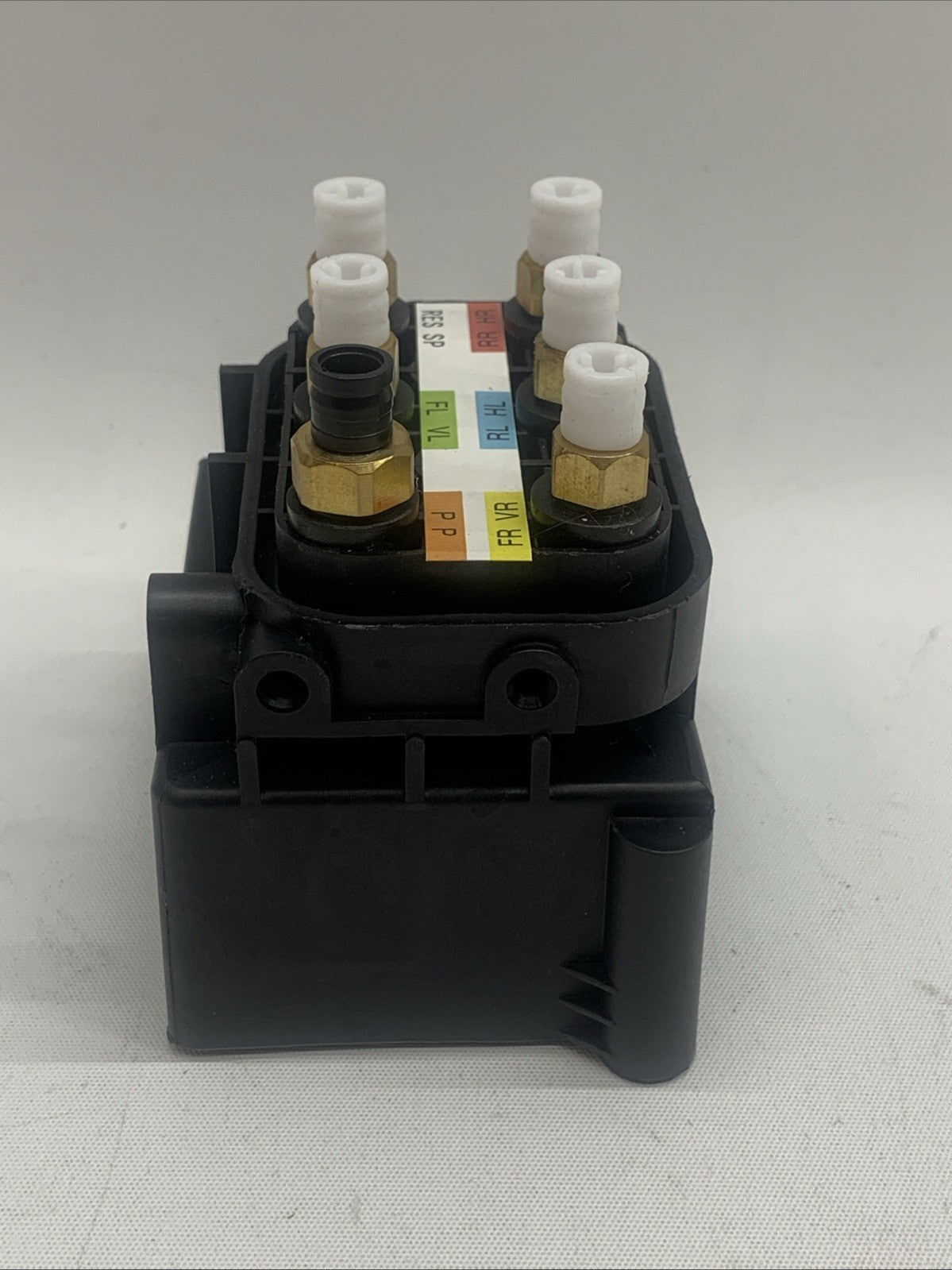 Air Suspension Valve Block For Mercedes Benz GL350 450 550 ML250 S400 2123200358