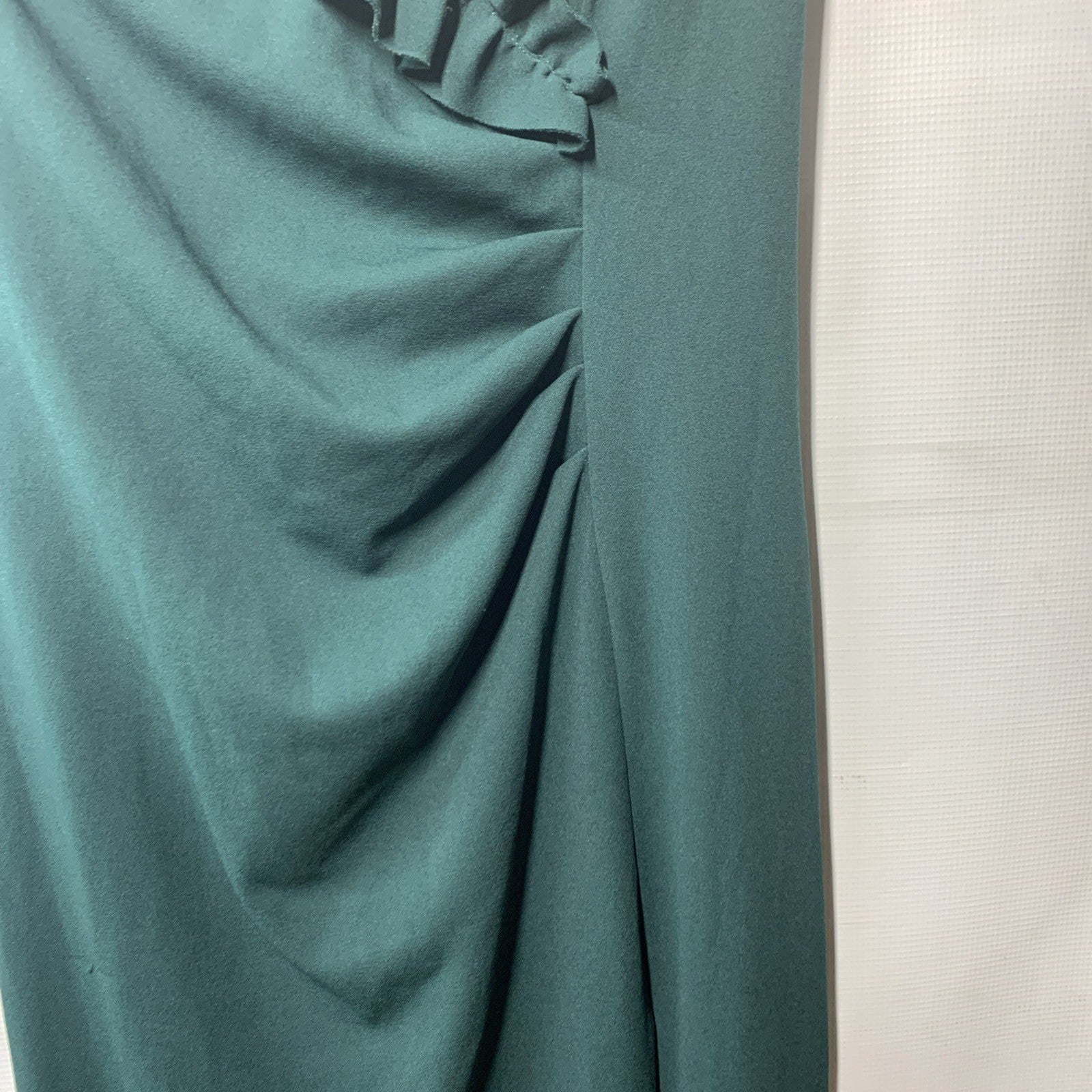 Xscape Women Anya Scuba Crepe Off The Shoulder Chiffon Ruffle Gown Dress Size 12