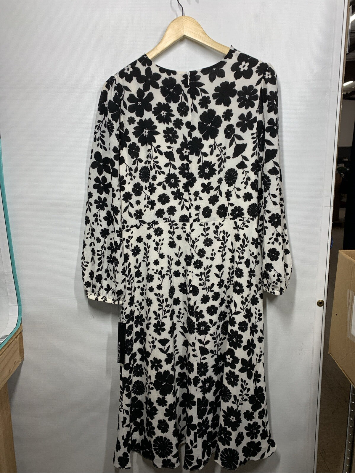 Maggy London Long Sleeve V-Neck Twist Waist Fit and Flare Cocktail Dress Size 14