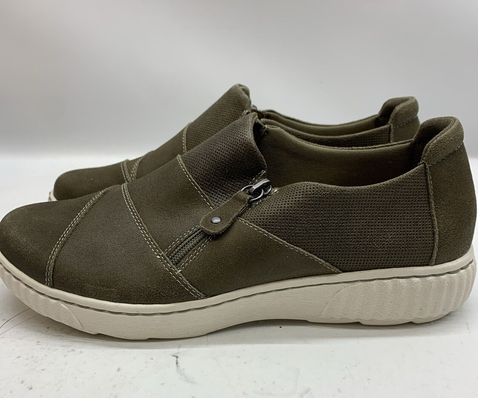 Clarks Womens Caroline Grace Shoes Olive Suede Size 8.5M Round-toe Comfort Flats