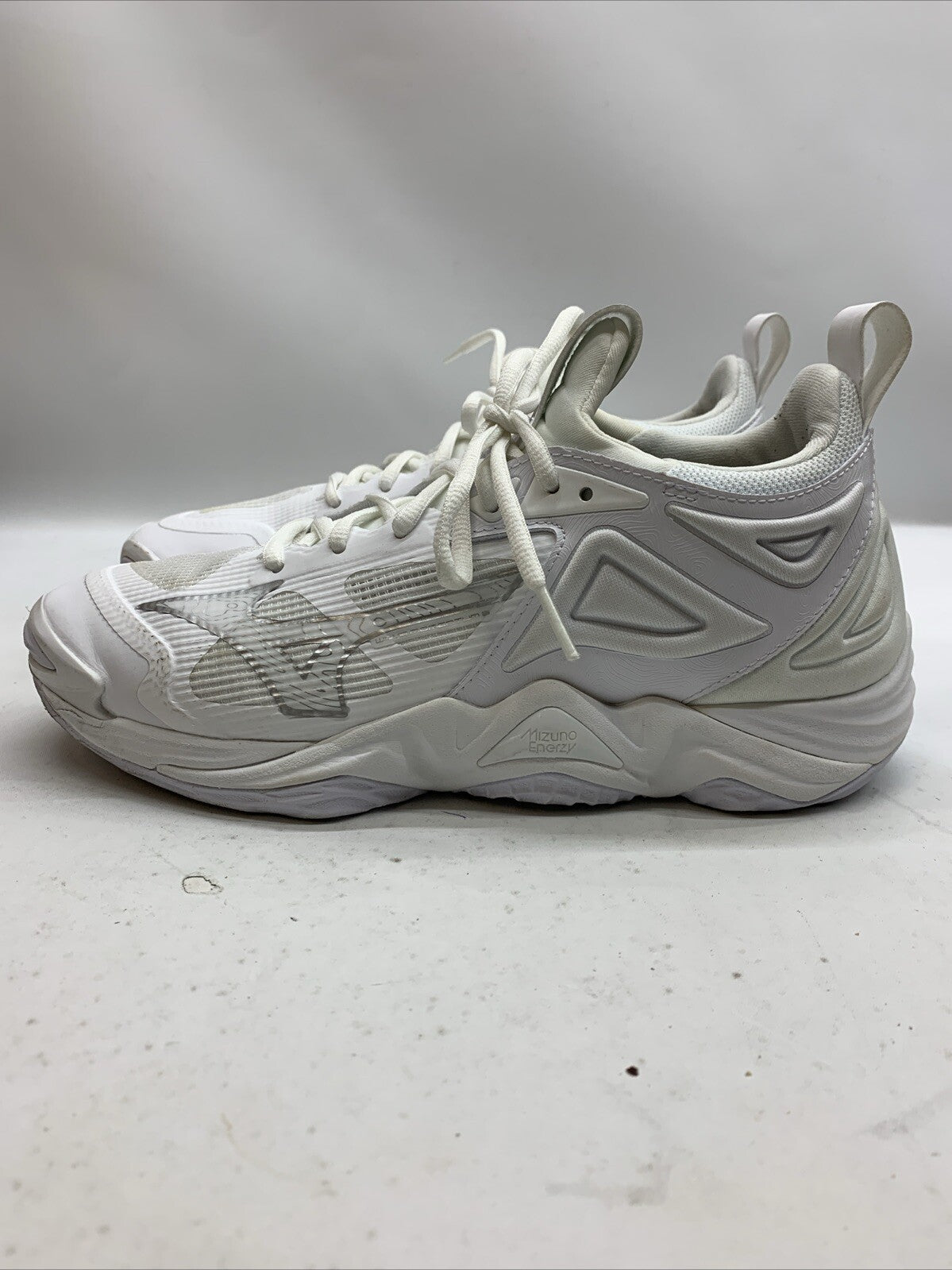 Mizuno Enerzy Women's Wave Momentum 3 Volleyball Shoe White Size 9 Lace-up Sneak