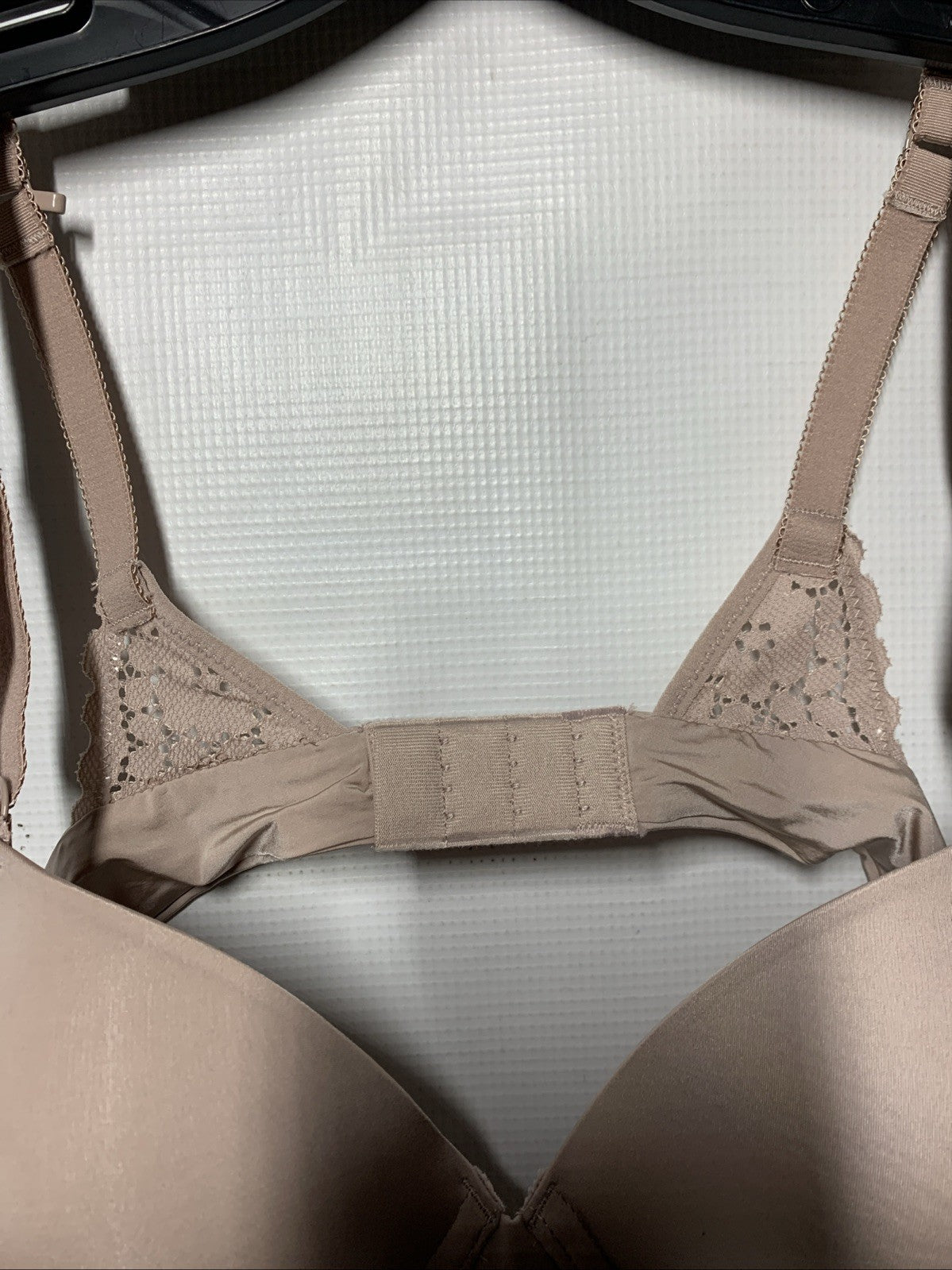Maidenform DM7543 One Fab Fit modern demi T-shirt bra with underwire in size 34B, lightly lined, in beige color.