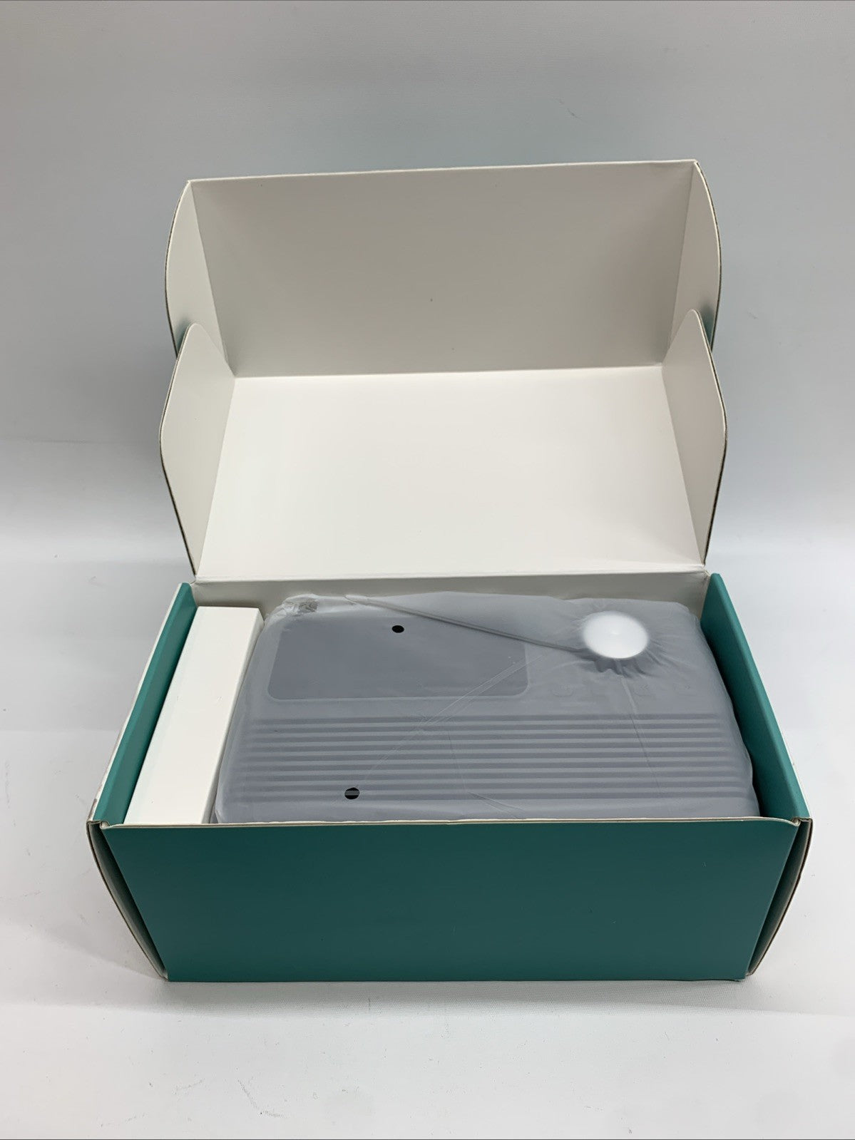 Flyshow BT606 Clock Radio With Wireless Charging & built-in Bluetooth speaker