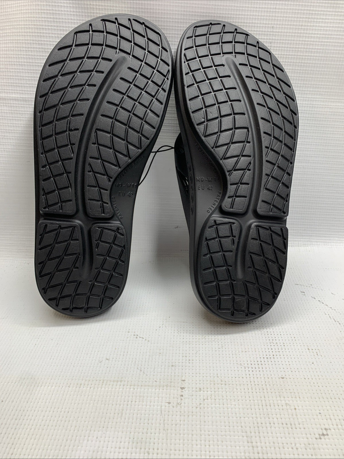 OOFOS OOmega Women's Thong Sandal Black 100% Original Size 11 Slip-on Footwear