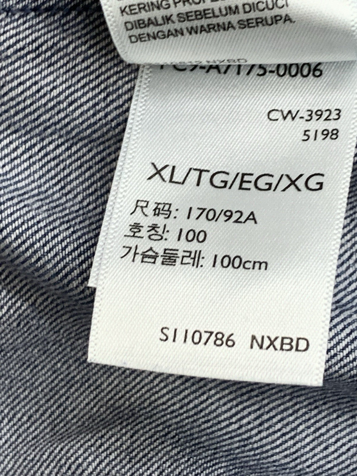 Levi’s Denim Shirt Women’s Size XL Classic Standard Fit Travel Beach Casual