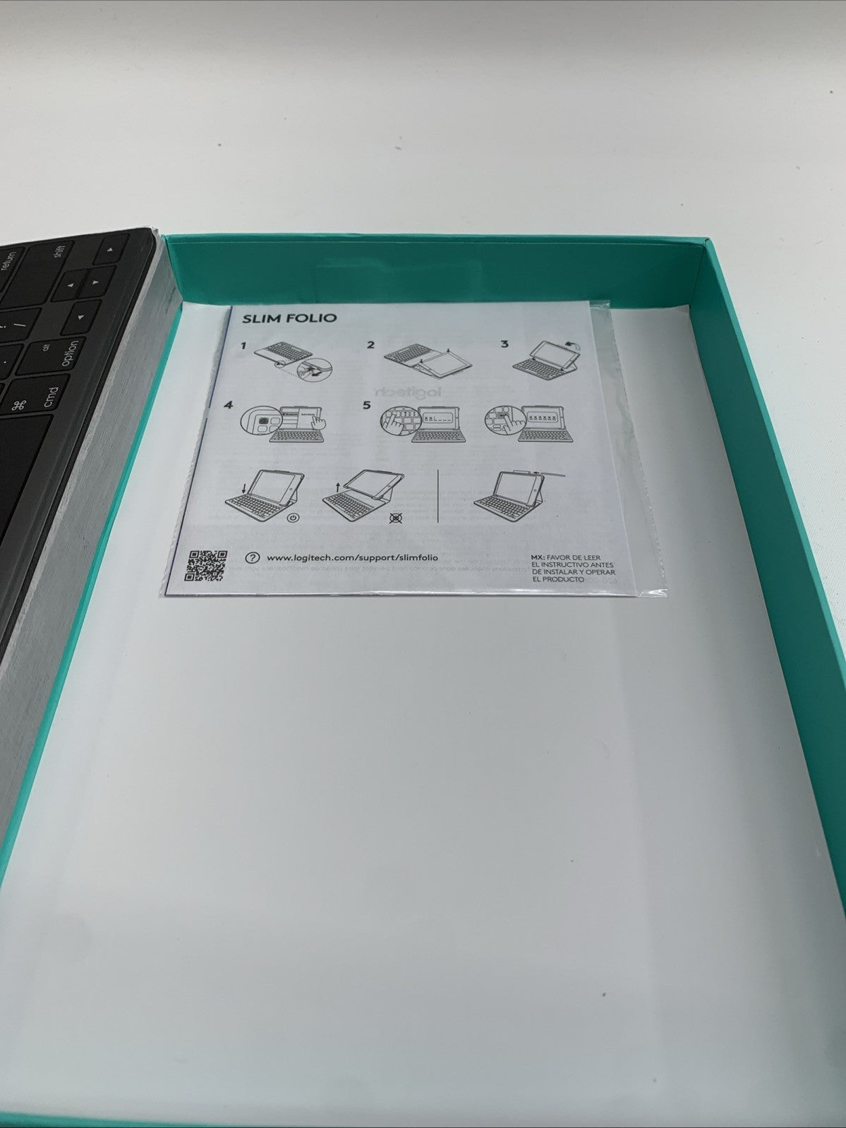 Logitech Slim Folio Keyboard/Cover Case Folio w/Bluetooth for iPad 5th/6th Gen