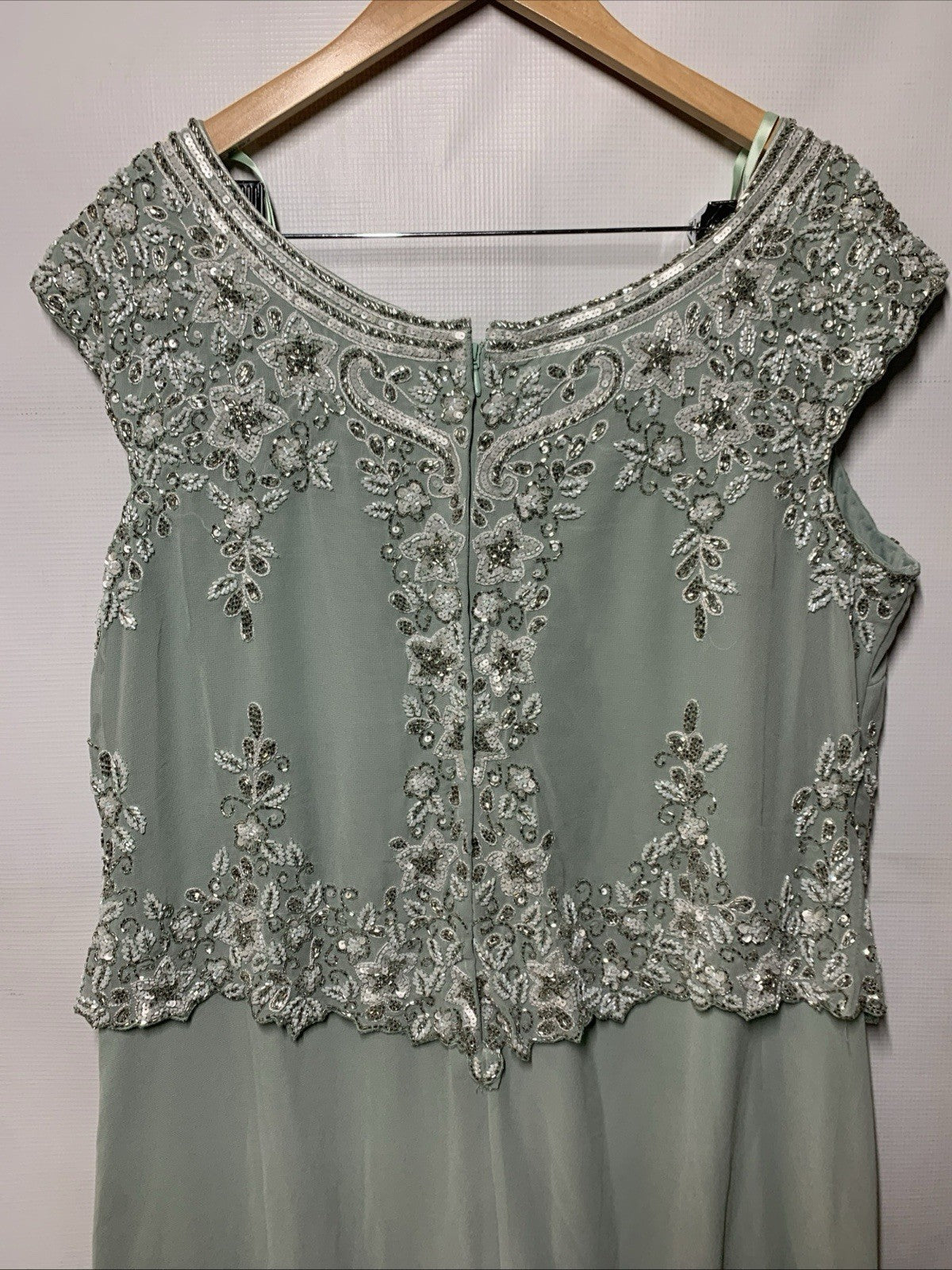 J Kara Womens Cap Sleeve Long Beaded Wedding Party Formal Evening Dress Size 18W