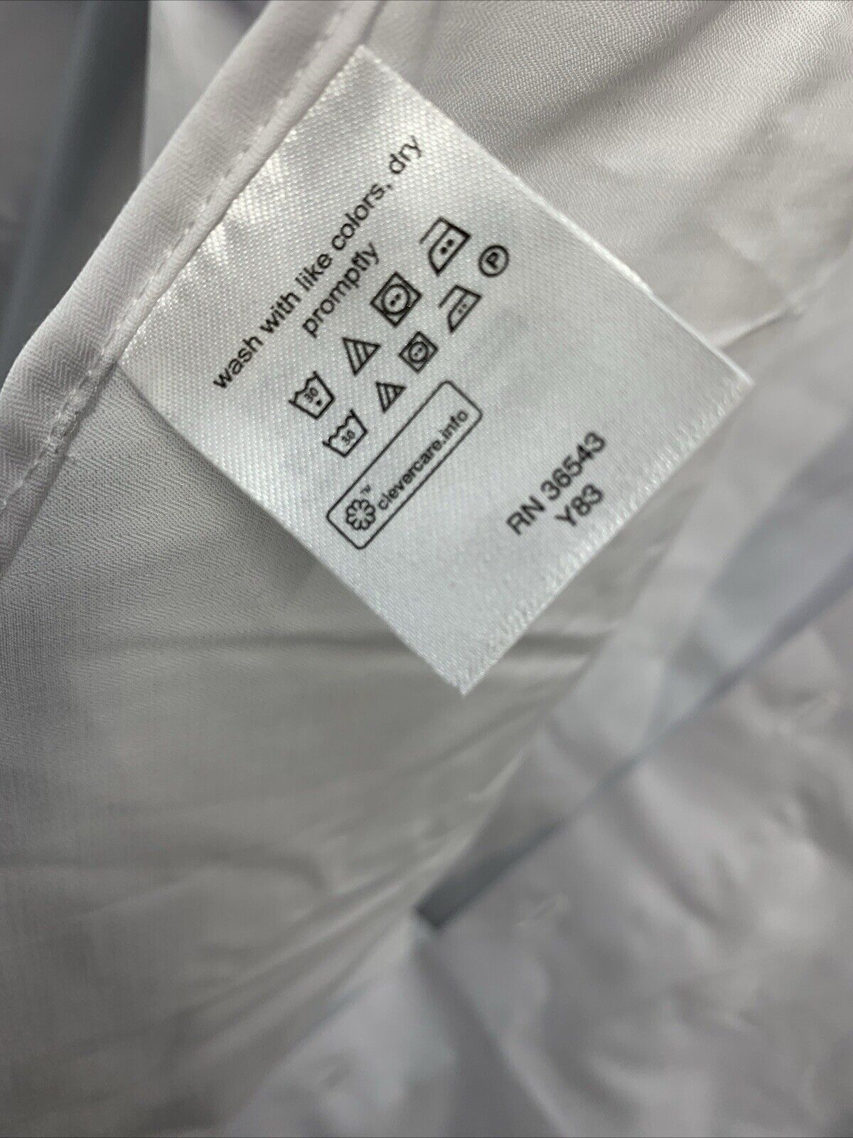 Calvin Klein Men Slim-Fit White Herringbone Non-Iron Dress Shirt Size 14.5 32/33