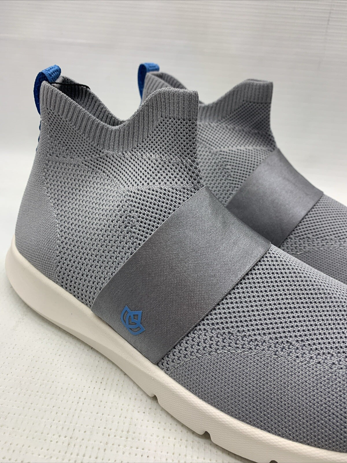 Spenco Women's Karma Deluxe Sneaker, Ghost Grey Size 9.5D Casual Shoes Non-slip