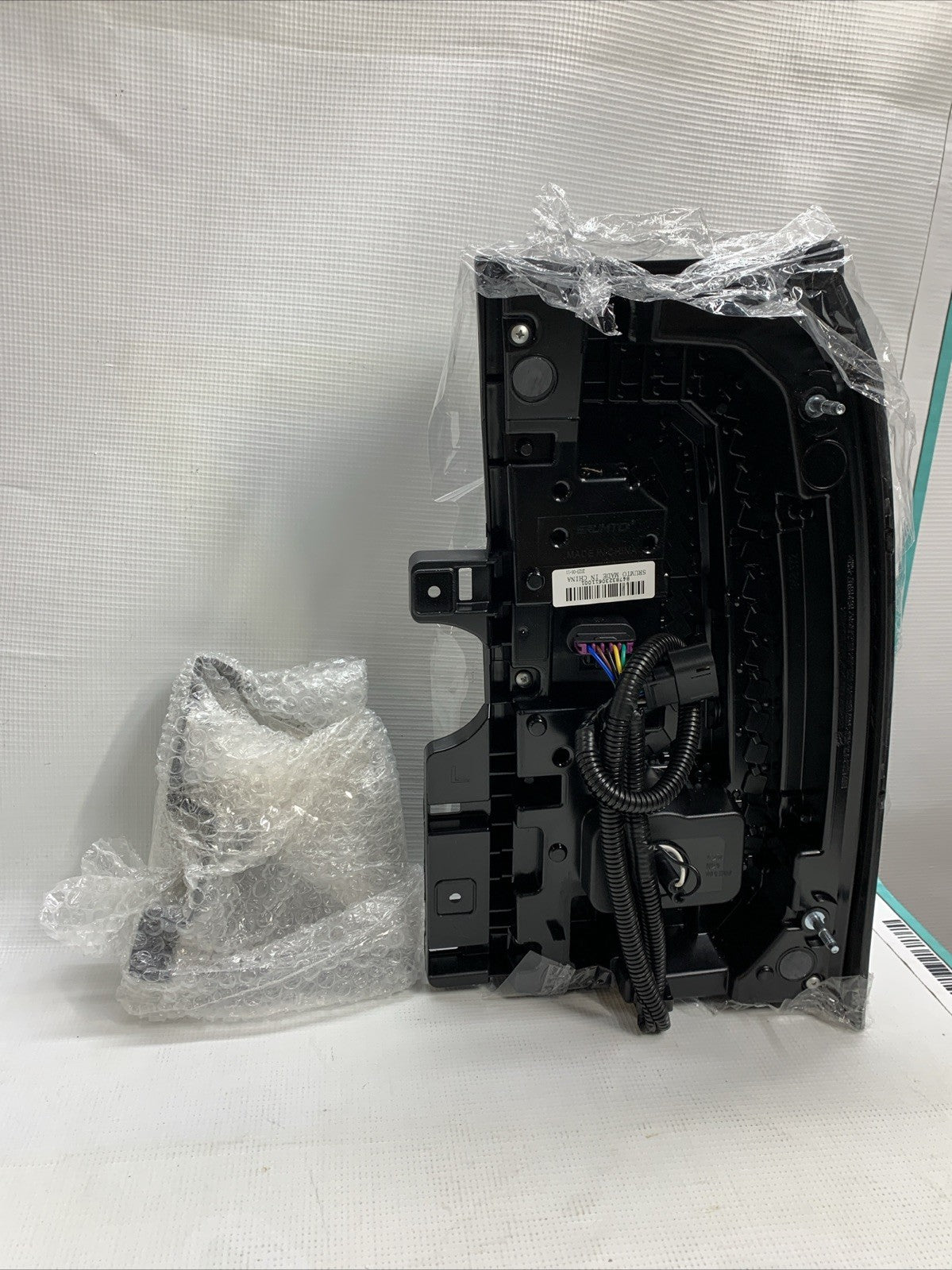 Tail Lights Assembly Compatible With GMC Yukon/Yukon XL 2015-2020 Left, Black